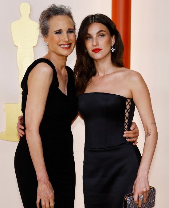 Andie MacDowell og datteren Rainey Qualley.