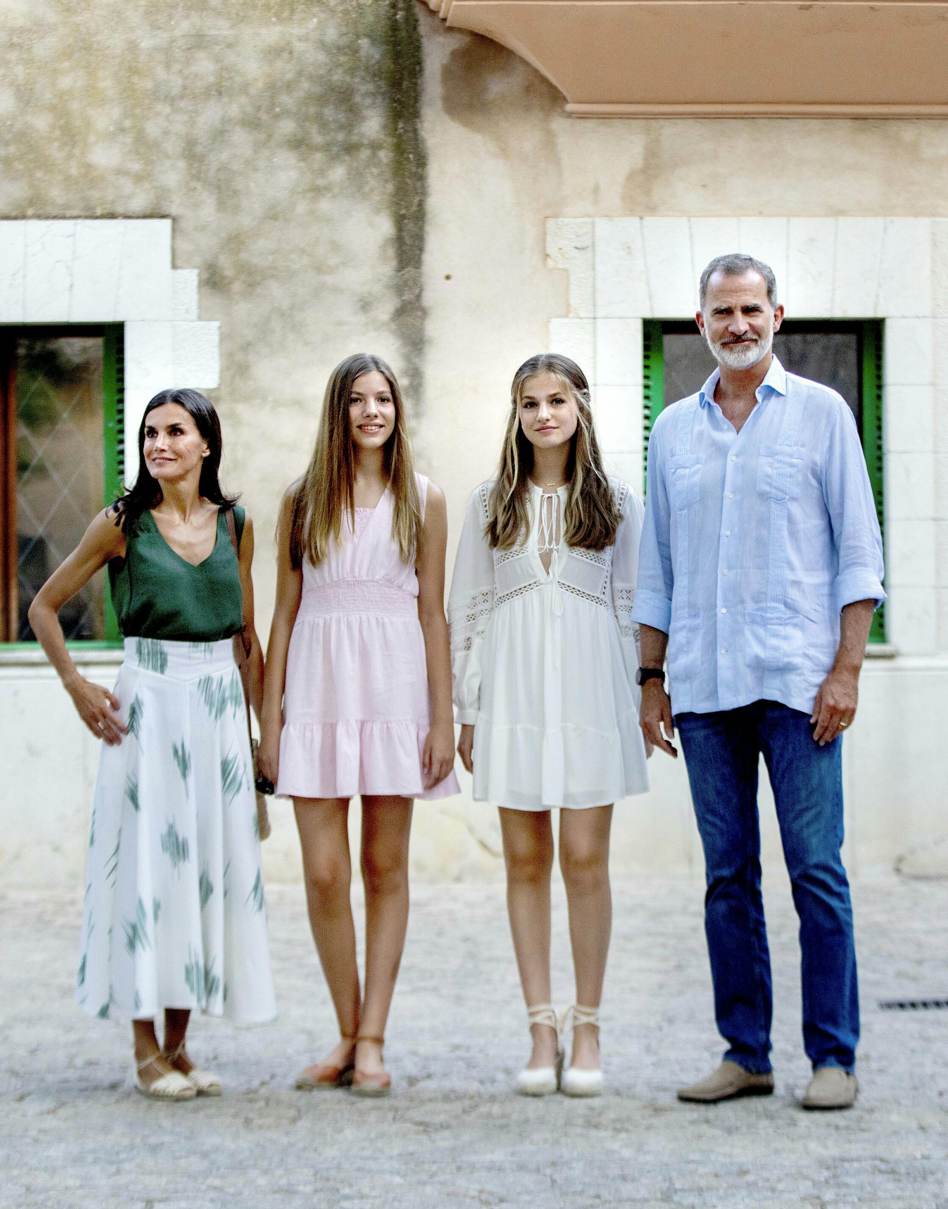 Dronning Letizia, prinsesse Sofia, prinsesse Leonor og kong Felipe. 