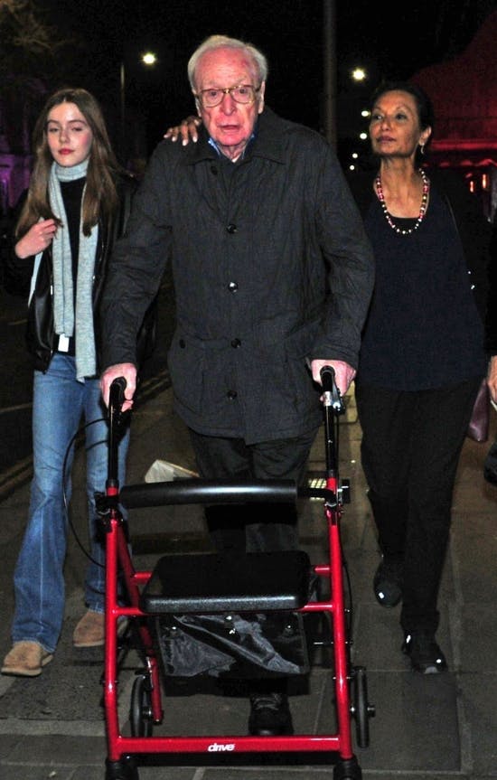 Michael Caine med sin hustru Shakira (th.)