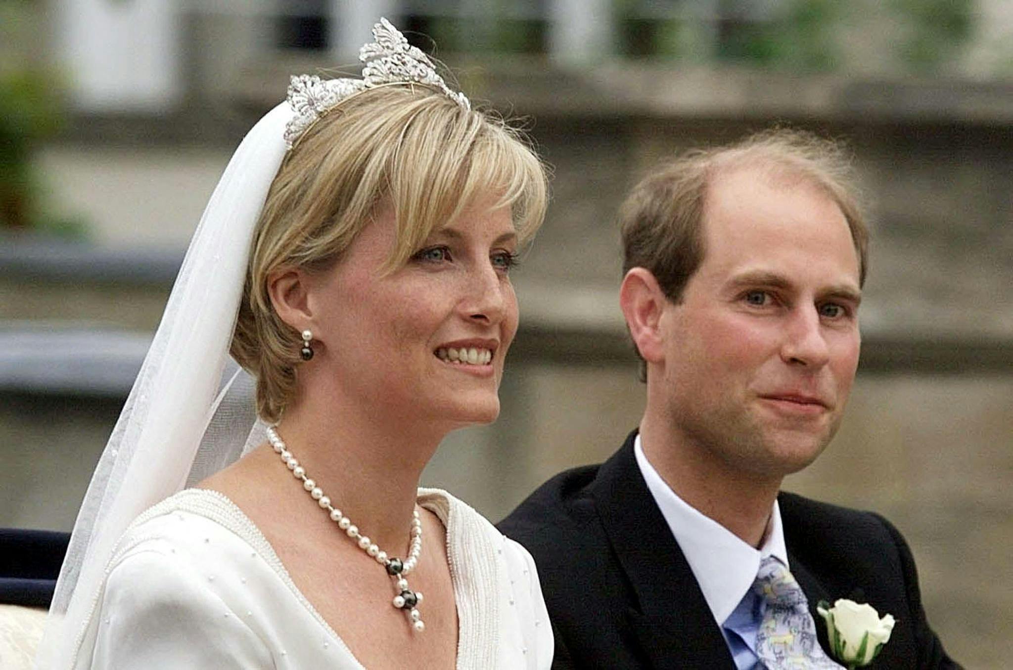 Hertuginde Sophie og prins Edward ved brylluppet i 1999. 