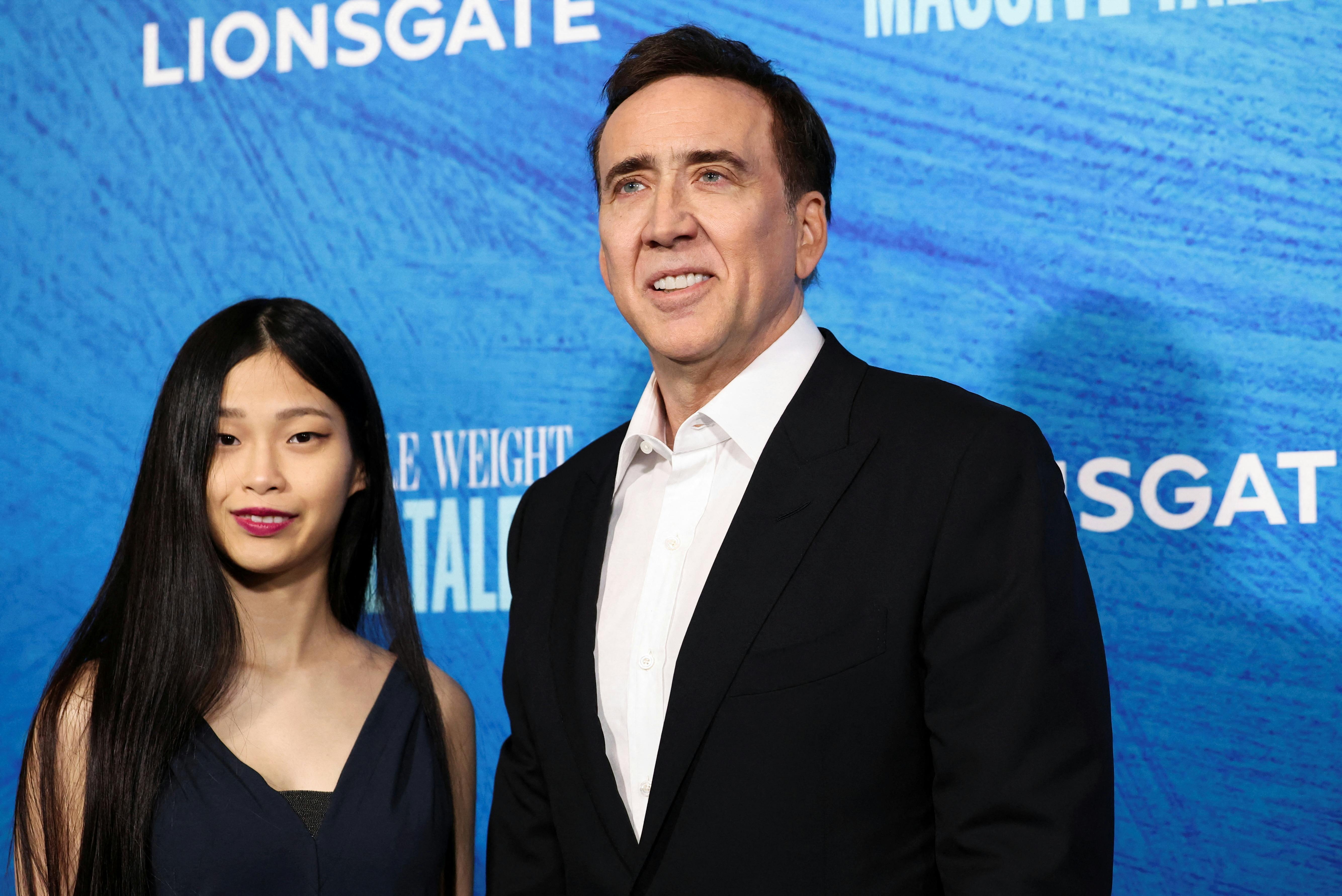 Nicolas Cage som han ser ud i dag med sin hustru, Riko Shibata.