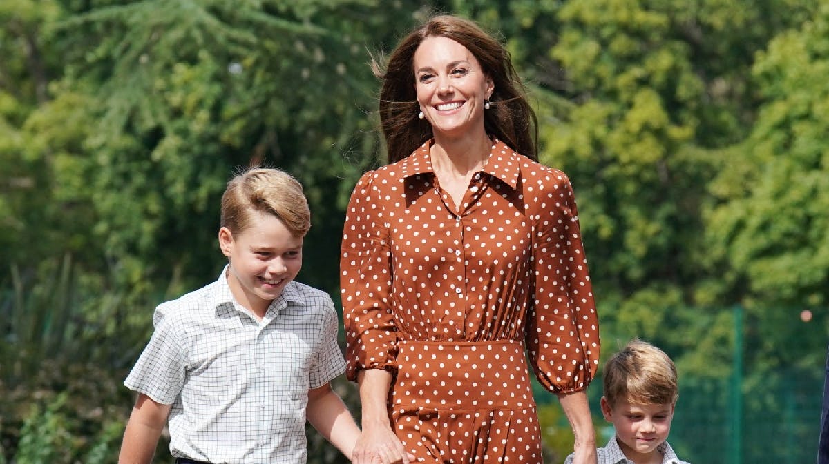 Prinsesse Kate med sønnerne, prins George og prins Louis. 