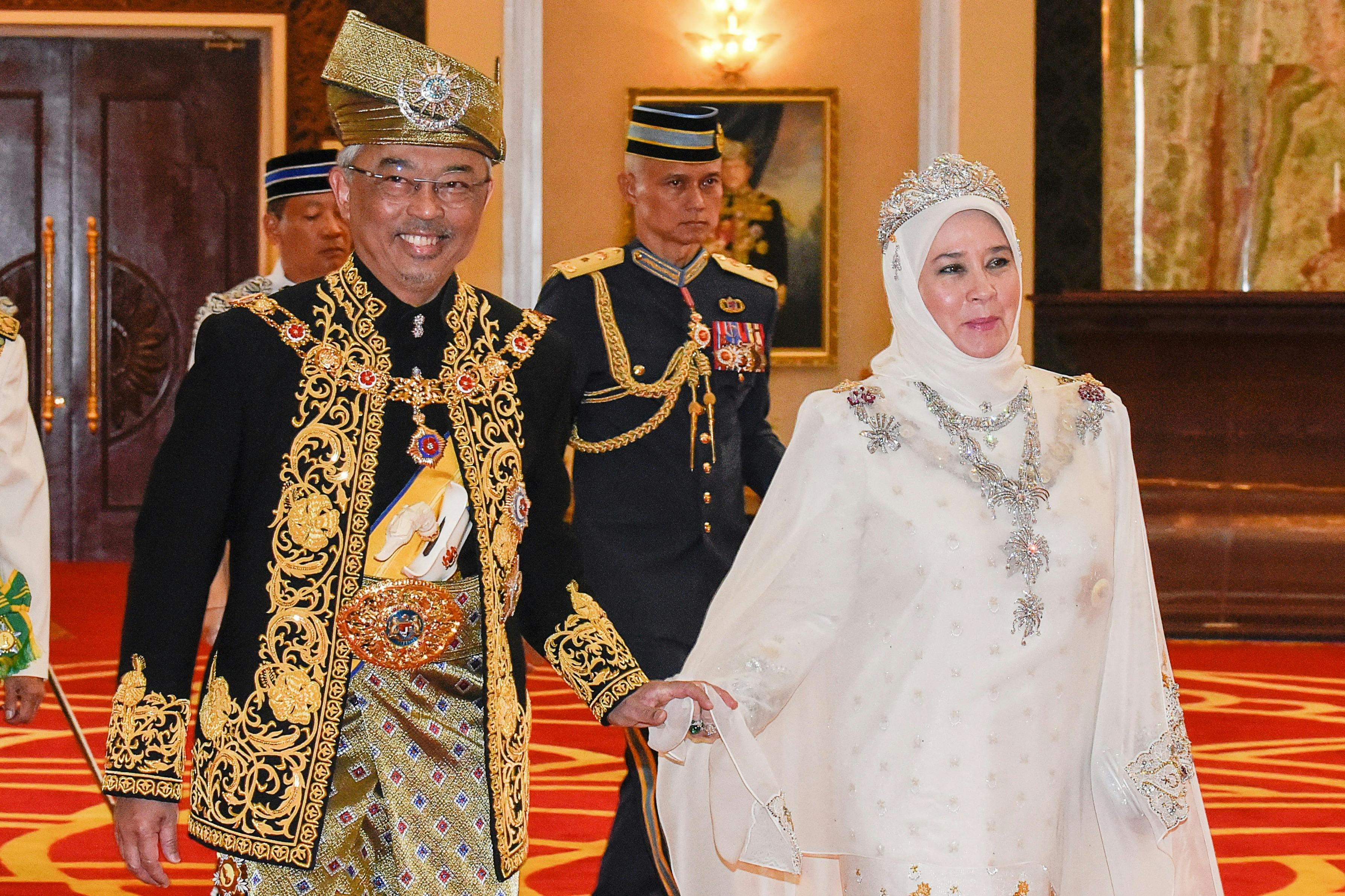 Malaysias nuværende kong&nbsp;Abdullah&nbsp;Sultan Ahmad Shah og dronning Tunku Azizah Aminah Maimunah.