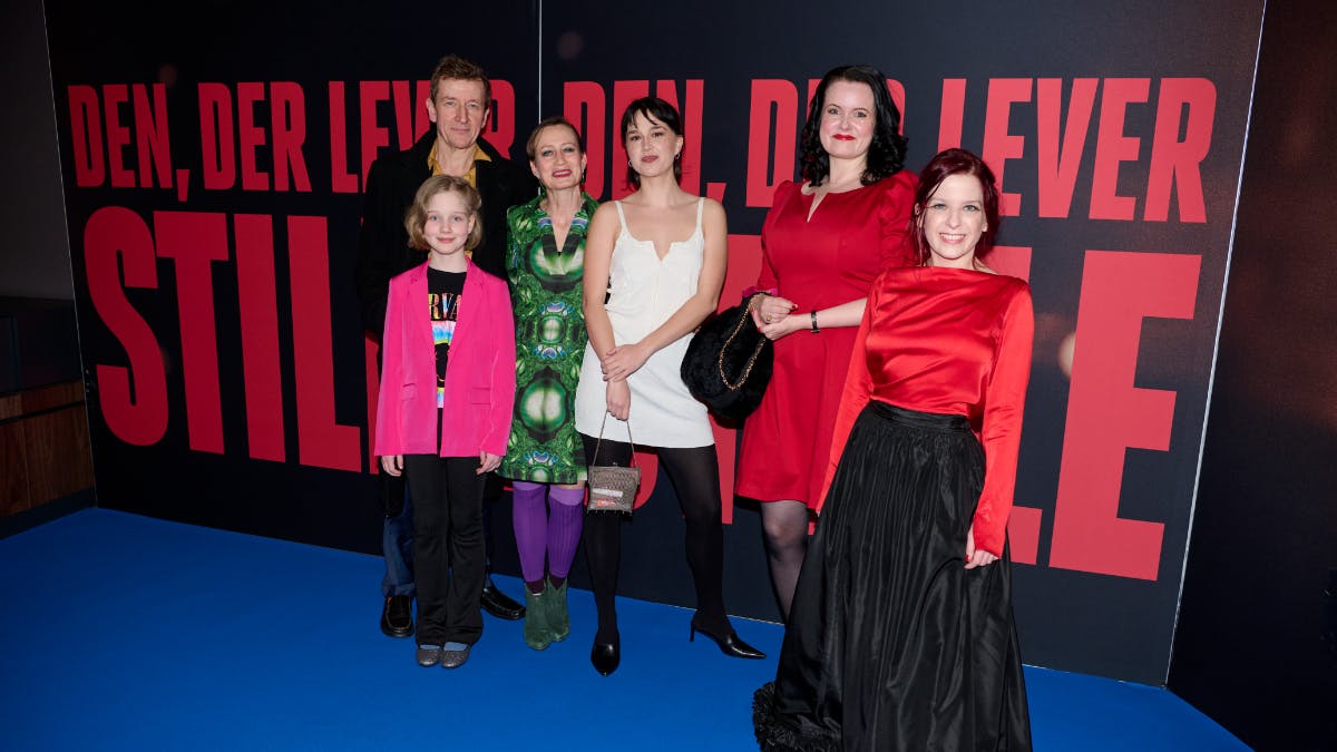 Filmens skuespillere Jens Albinus, Sarah Boberg og Frederikke Dahl Hansen. Leonora Christina Skov og filmens instruktør Puk Grasten.
