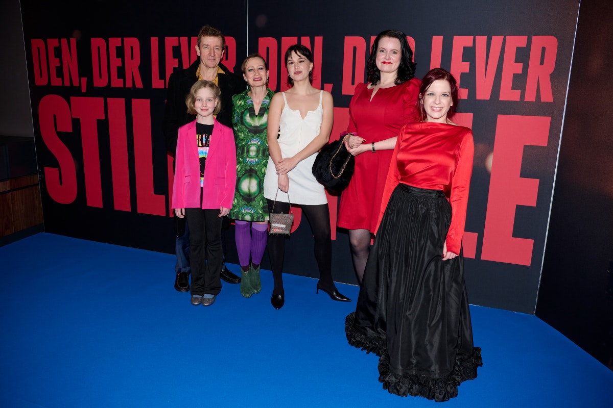 Filmens skuespillere Jens Albinus, Sarah Boberg og Frederikke Dahl Hansen. Leonora Christina Skov og filmens instruktør Puk Grasten.
