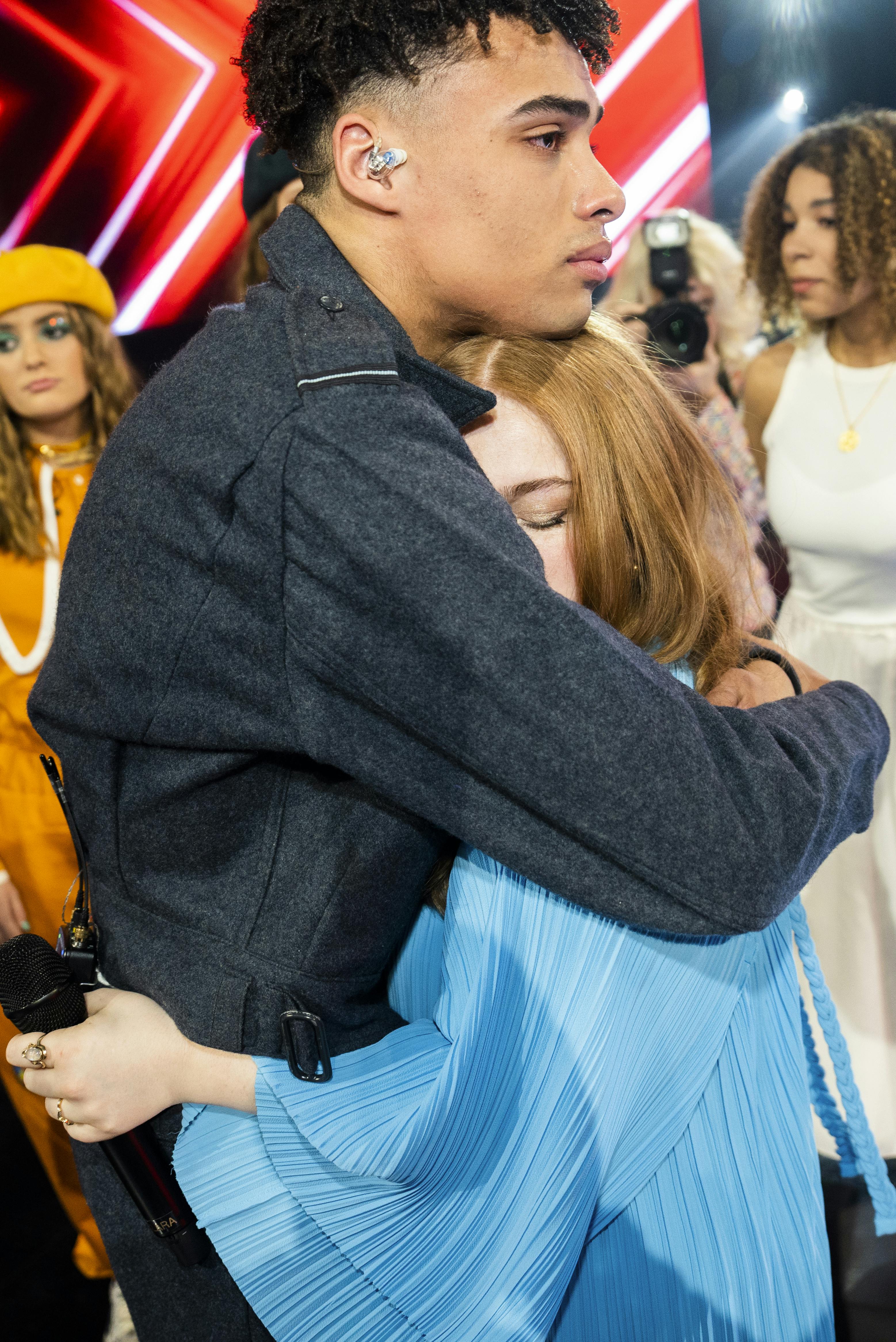Samuel var knust, da Clara røg ud af "X Factor". 