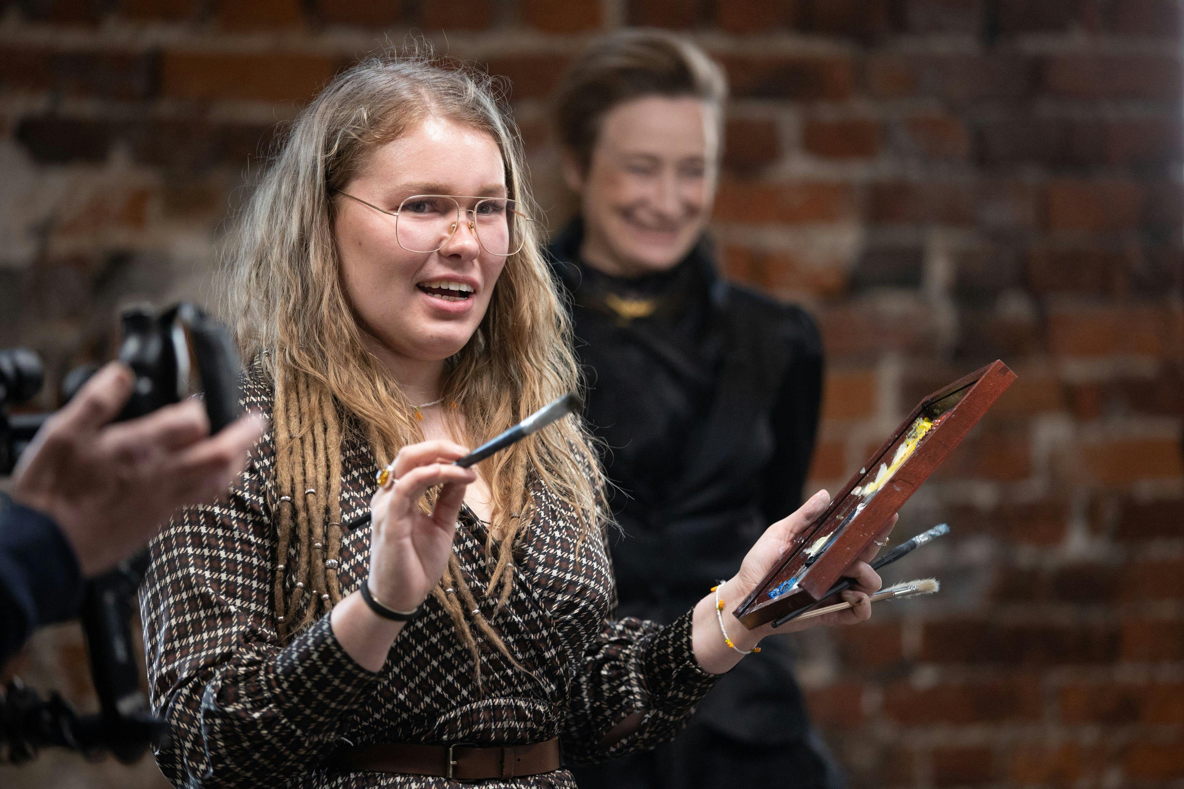 Anna-Caroline Fosmark i "Danmarks bedste portrætmaler".
