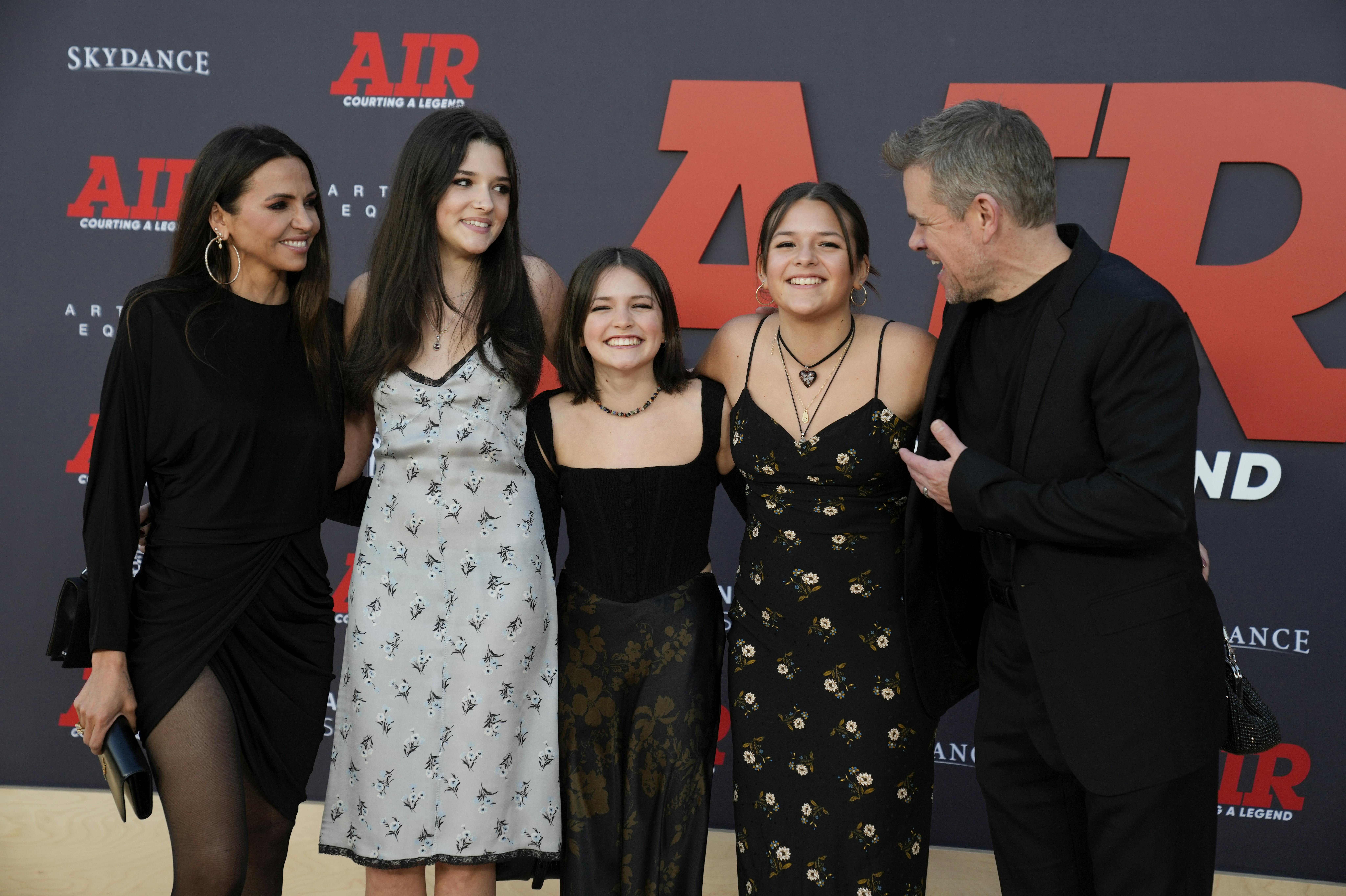 Matt Damon med sin hustru Luciana Bozan og deres døtre.&nbsp;

