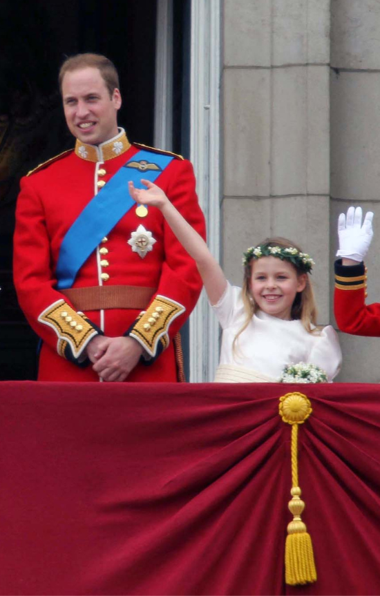 Prins William og&nbsp;Margarita Armstrong-Jones på balkonen på Buckingham Palace.&nbsp;
