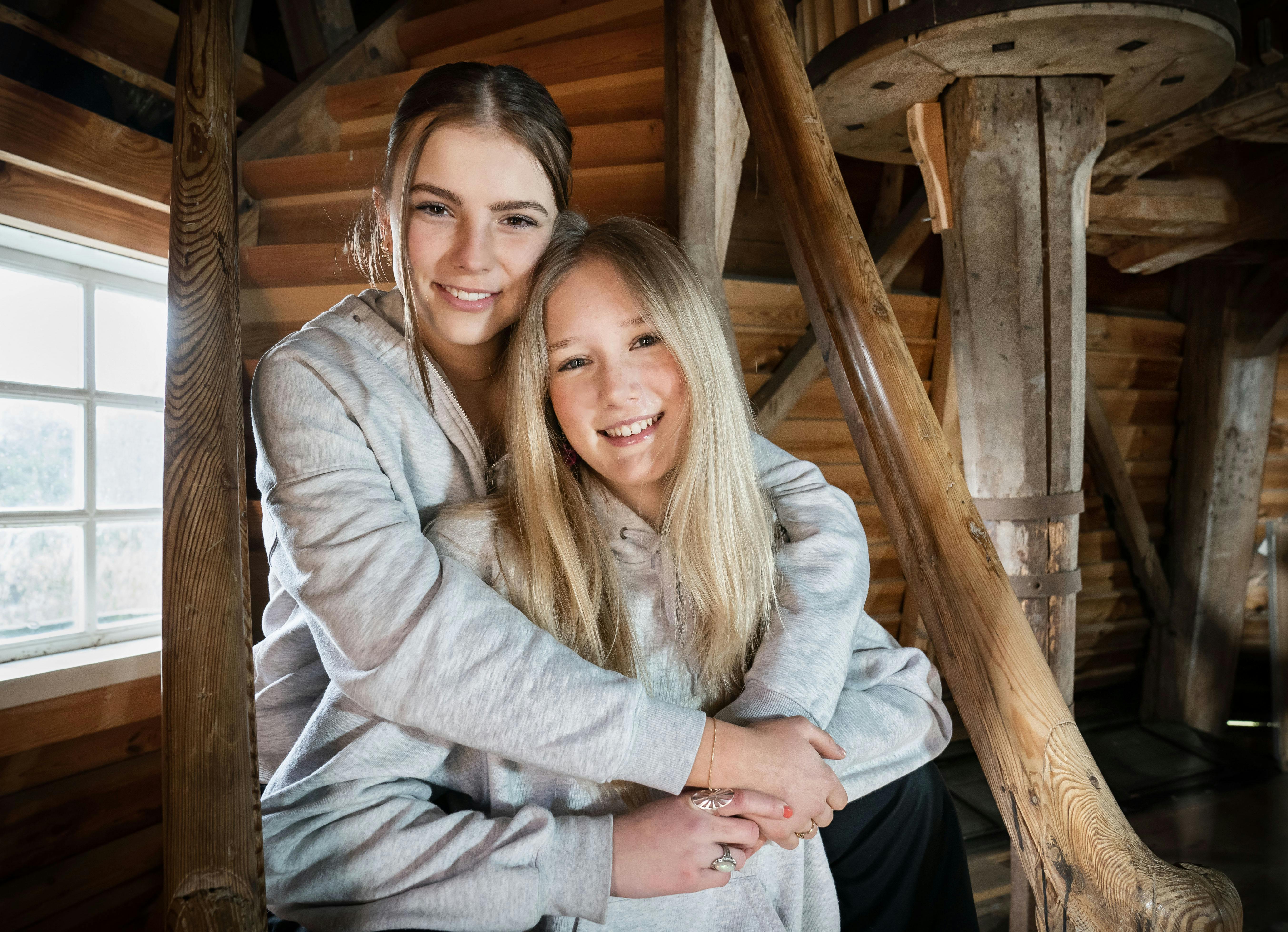 Lova Müller Rudolph og Karla Larsen Moltsen er også gode veninder i virkeligheden.&nbsp;
