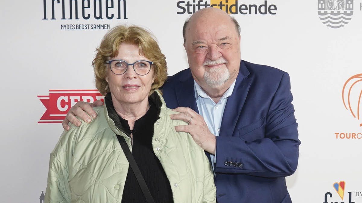 Rød løber til premieren på Aarhus Revyen 2023. Flemming Jensen og fru Birte. 
