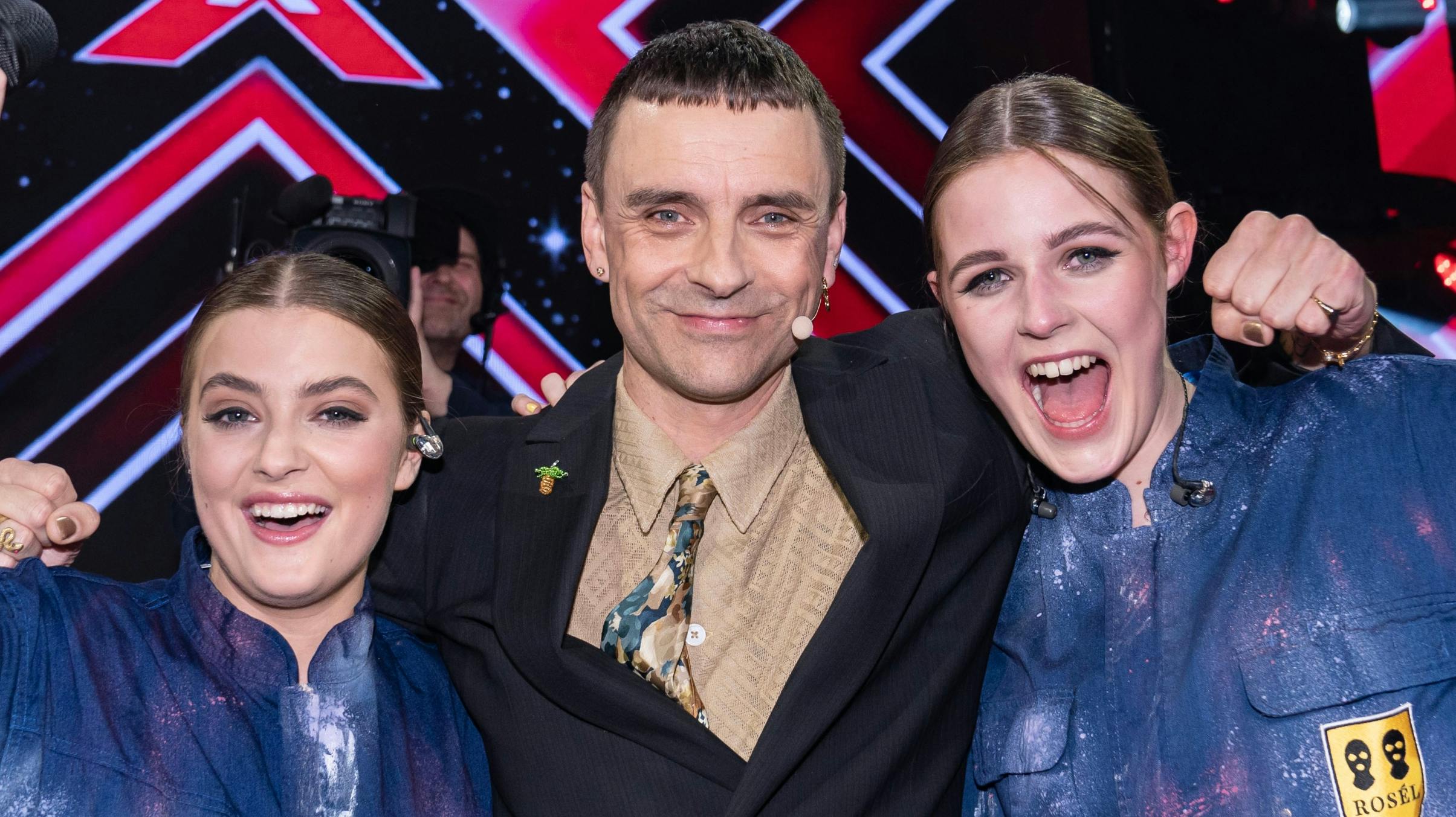 Simon Kvamm med "X Factor"-vinderne ROSÉL