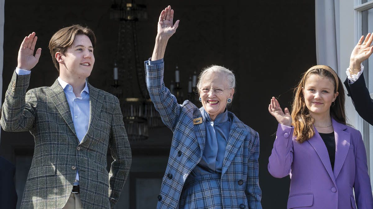 Prins Christian, dronning Margrethe og prinsesse Isabella på Marselisborg Slot i forbindelse med dronningens fødselsdag 16. april 2022.