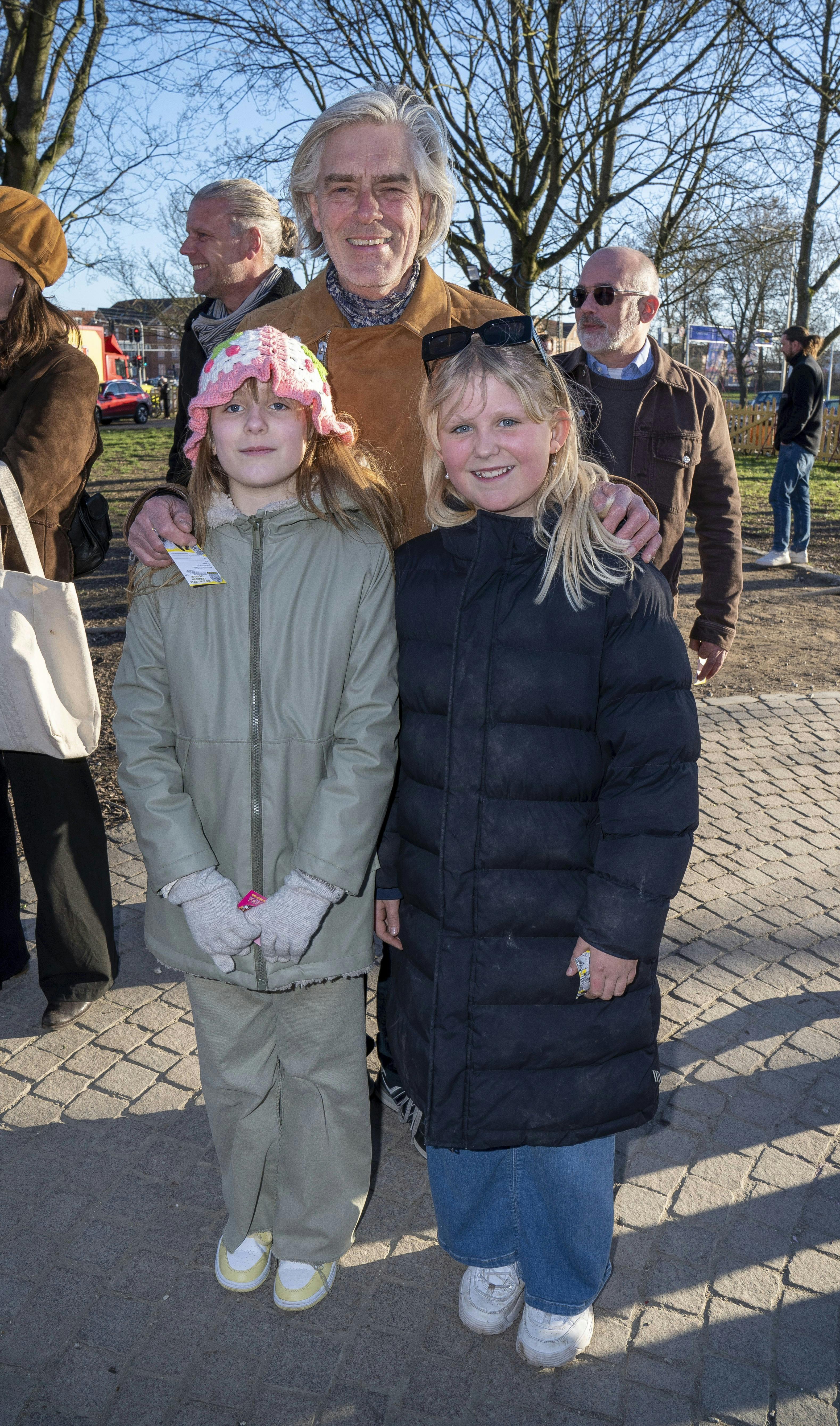 Peter A.G. med børnebørnene Ella og Lulu. 