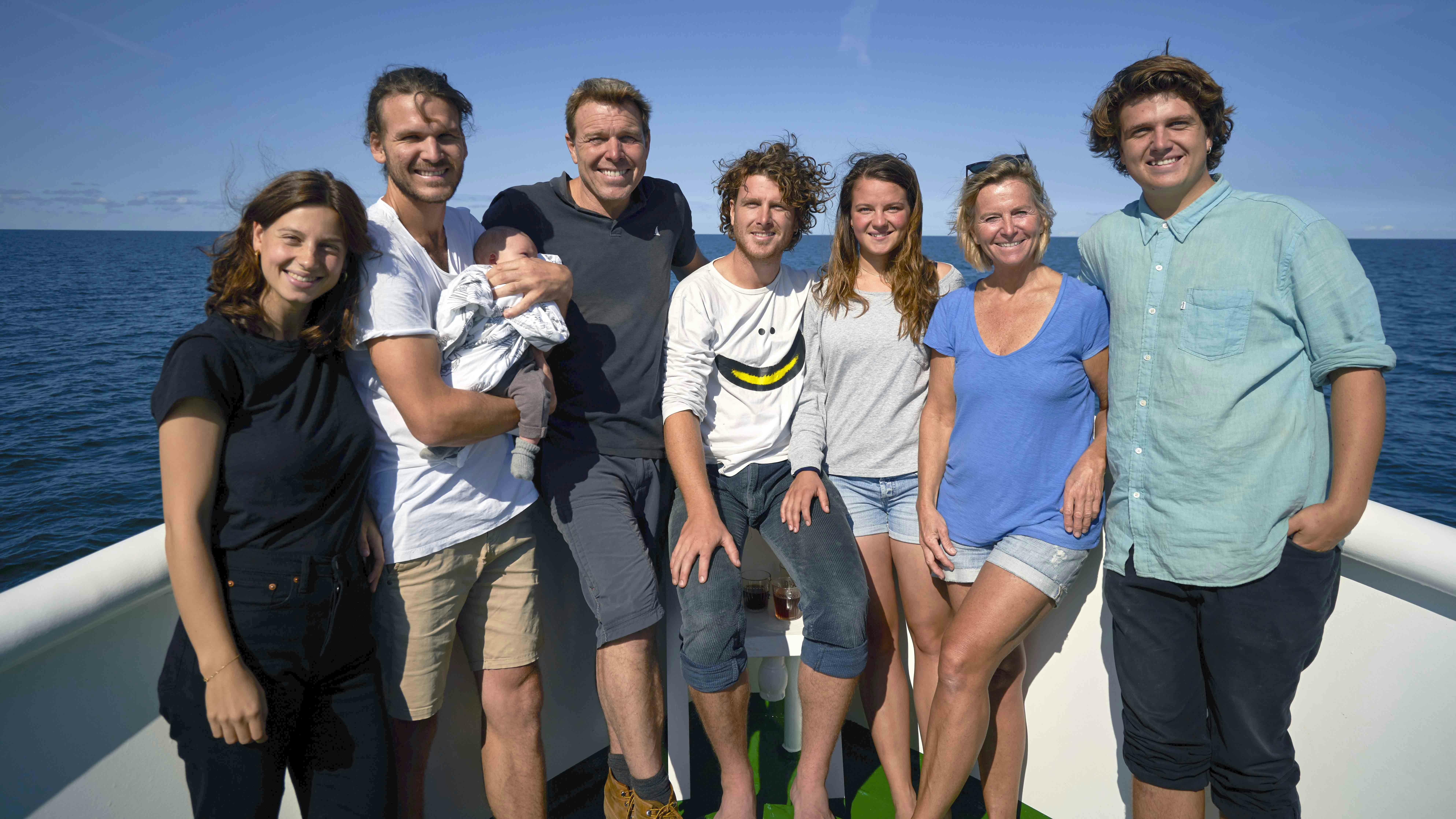 Emil og Louise havde sønnen Hugo med ombord under optagelserne til "Kurs mod nord". 