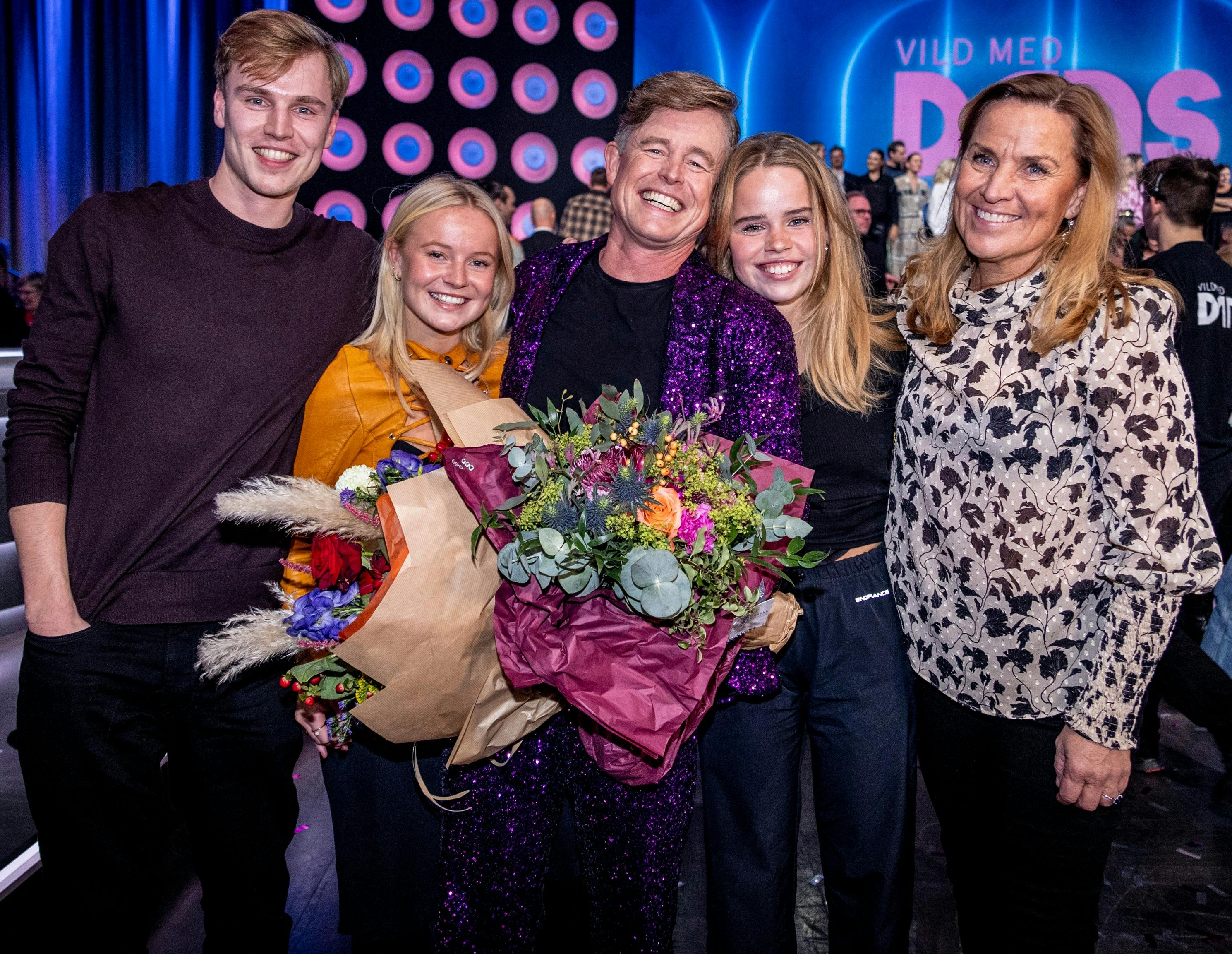 Caspar Phillipson med børnene Silas, Rebekka og Clara samt hustruen Marianne