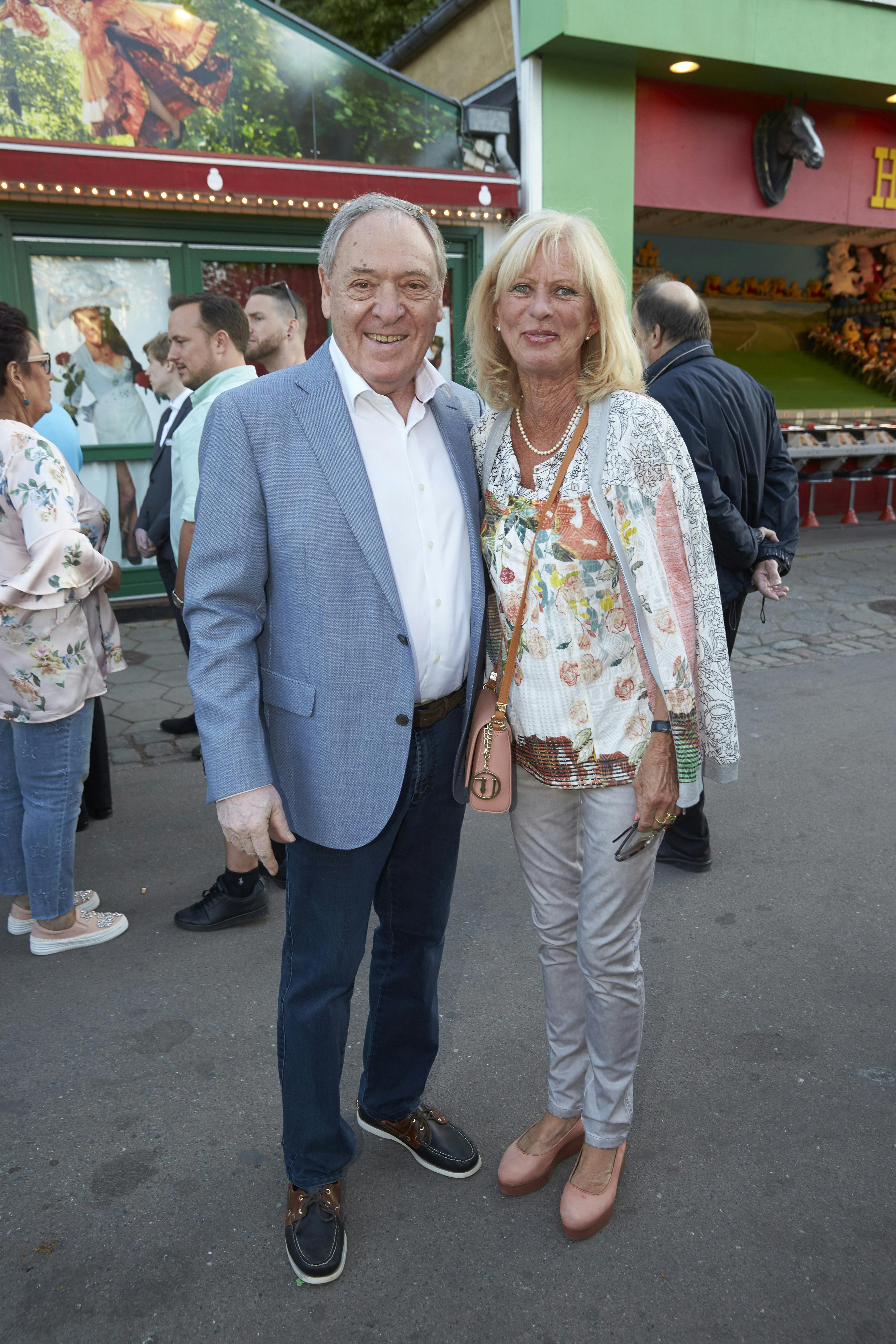 Dario Campeotto med sin hustru Gertrud til premiere på Bakkens hvile i 2018.
