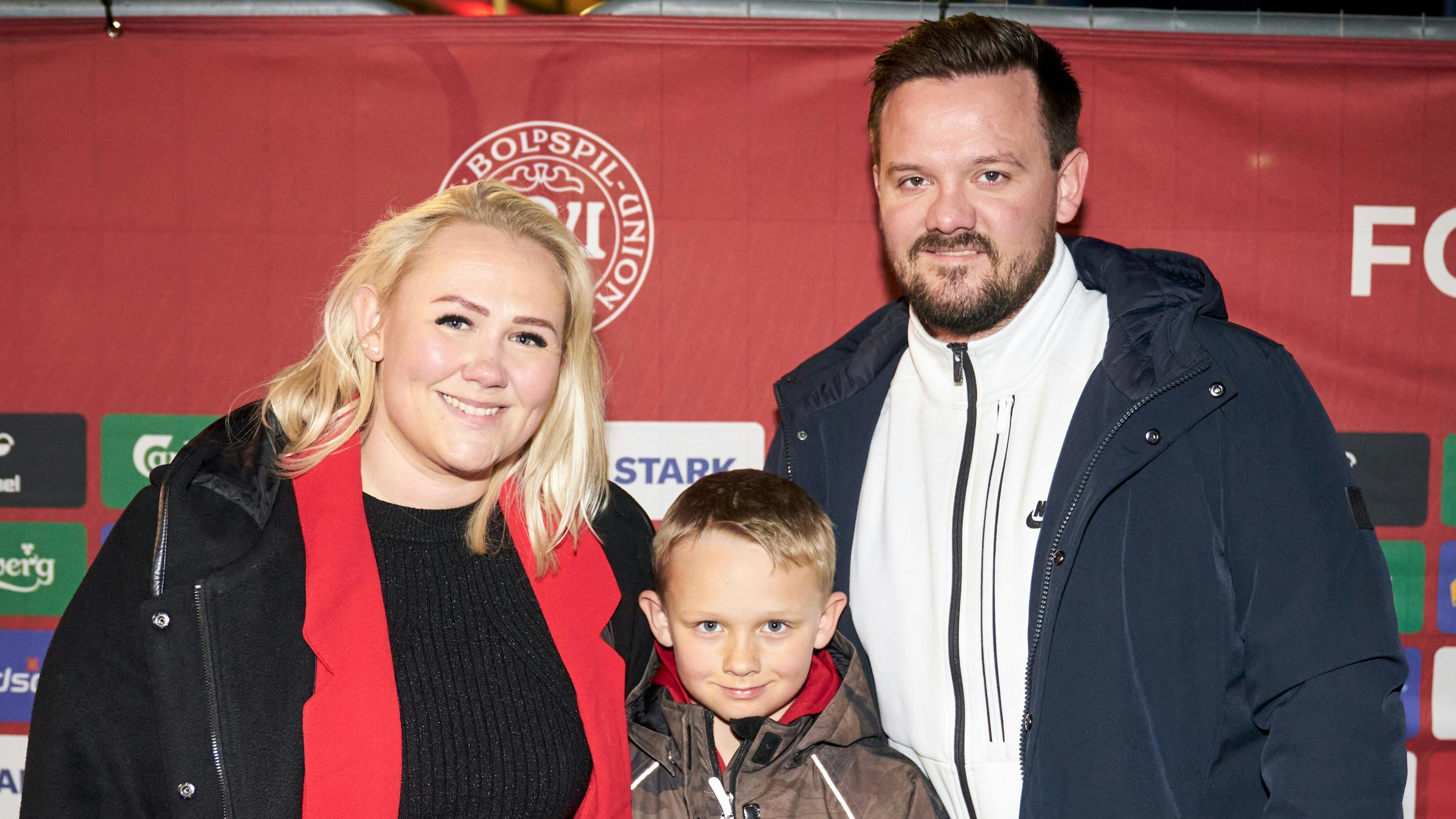 Cecilie Schmeichel og Joakim Pilkær med sønnen Noah. 