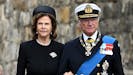 Dronning Silvia og kong Carl Gustaf, da de sammen deltog andagt i St. George’s Chapel ved Windsor Castle i forbindelse med dronning Elizabeths begravelse.&nbsp;
