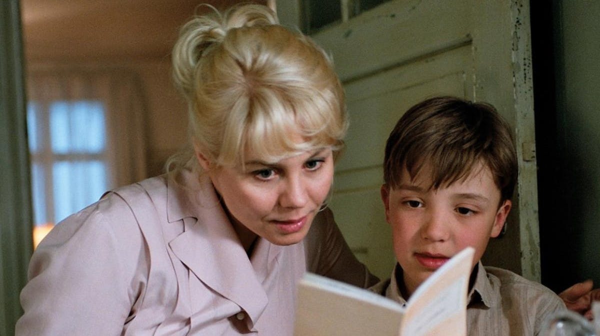 Anne Louise Hassing (Ida) og Martin Hiort Lorenzen (Bo). 