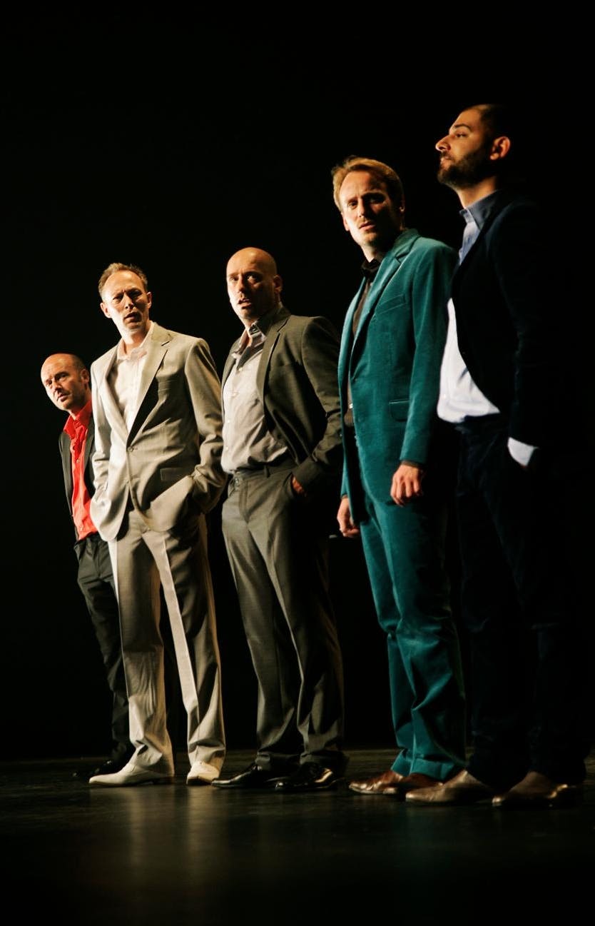 Fra venstre: Henrik Prip, Lars Mikkelsen, Peter Oliver Hansen, Rasmus Botoft og Janus Nabil Bakrawi i 2007/2008 da de spillede "PIS" på Det Kgl. Teater&nbsp;
