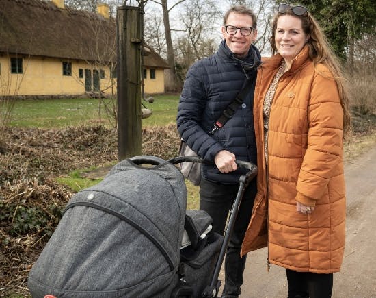 Jacob Dahl og Lise Baastrup med lille Elin i barnevognen