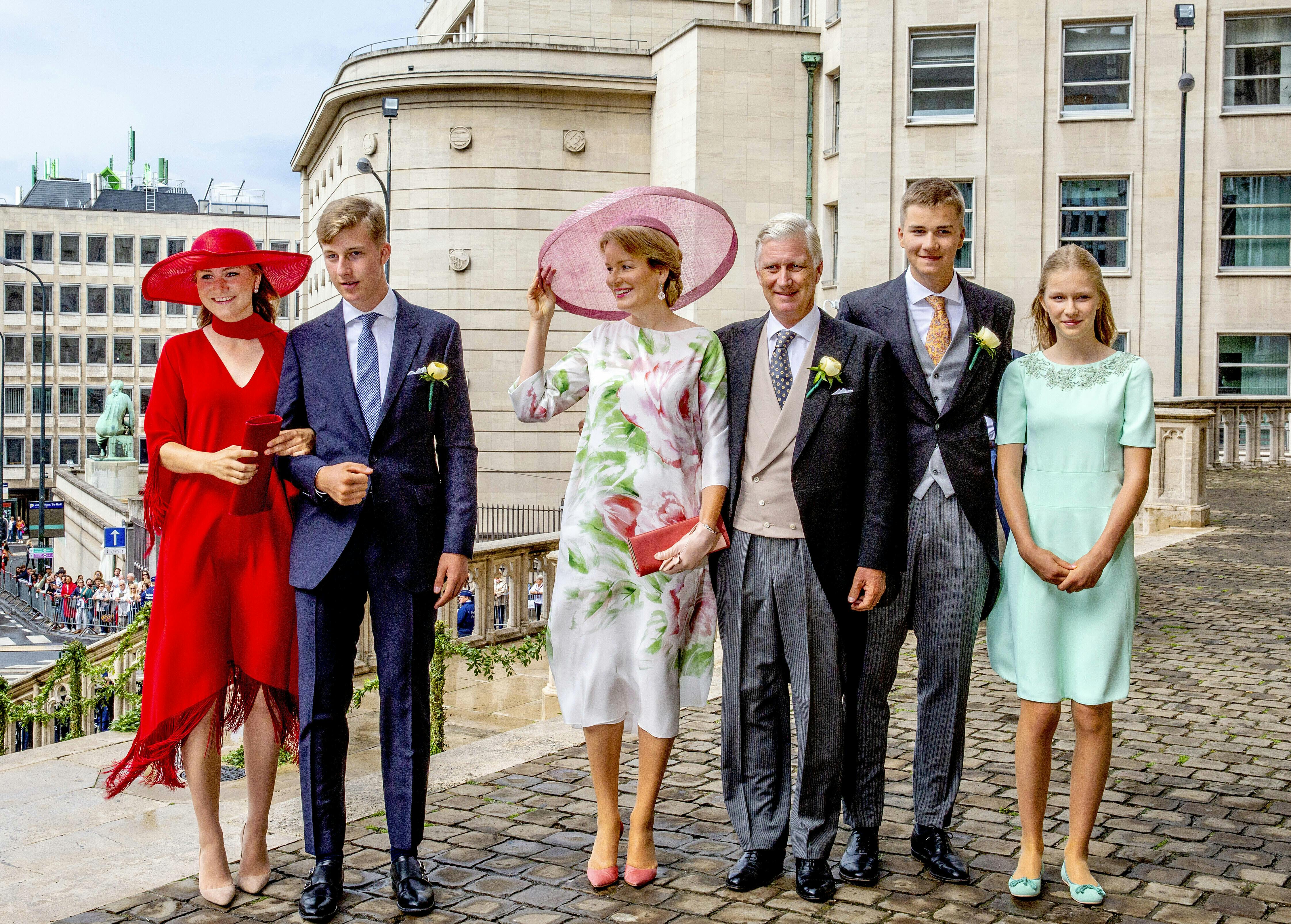 Den belgiske kongefamilie. Fra venstre er det kronprinsesse Elisabeth, prins Emmanuel, dronning Mathilde, kong Philippe, prins Gabriel og prinsesse&nbsp;Eléonore.&nbsp;
