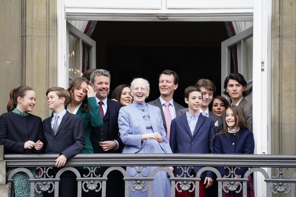 Dronning Margrethe var flankeret af hele familien på sin fødselsdag.&nbsp;
