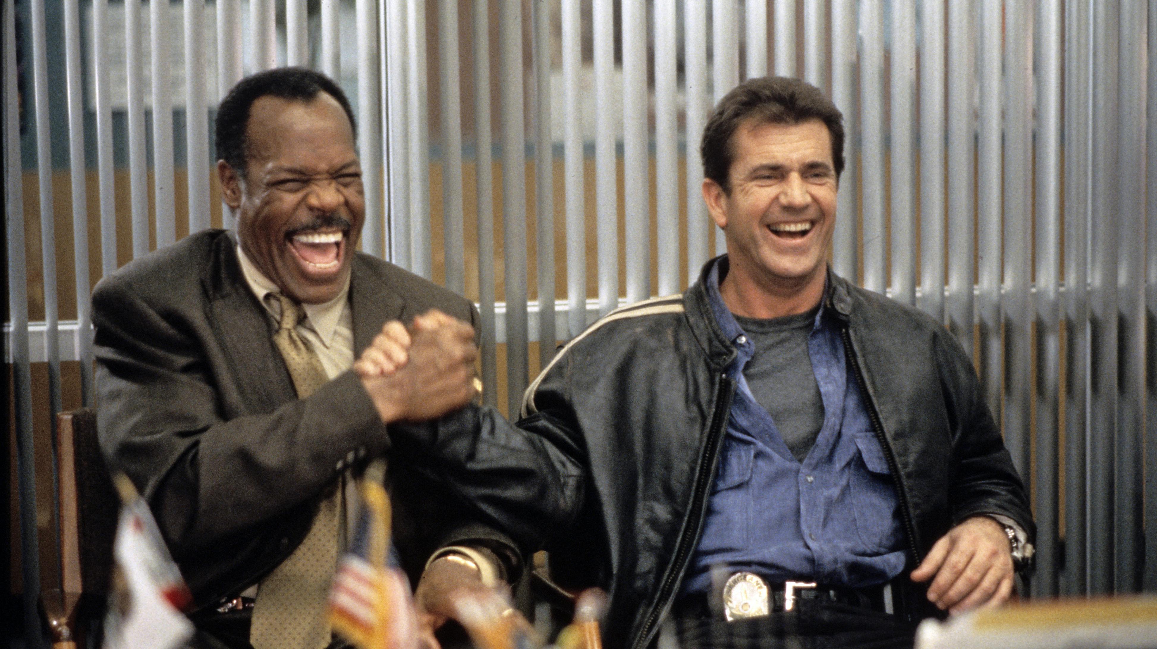 Danny Glover og Mel Gibson i "Dødbringende Våben 4 ".
