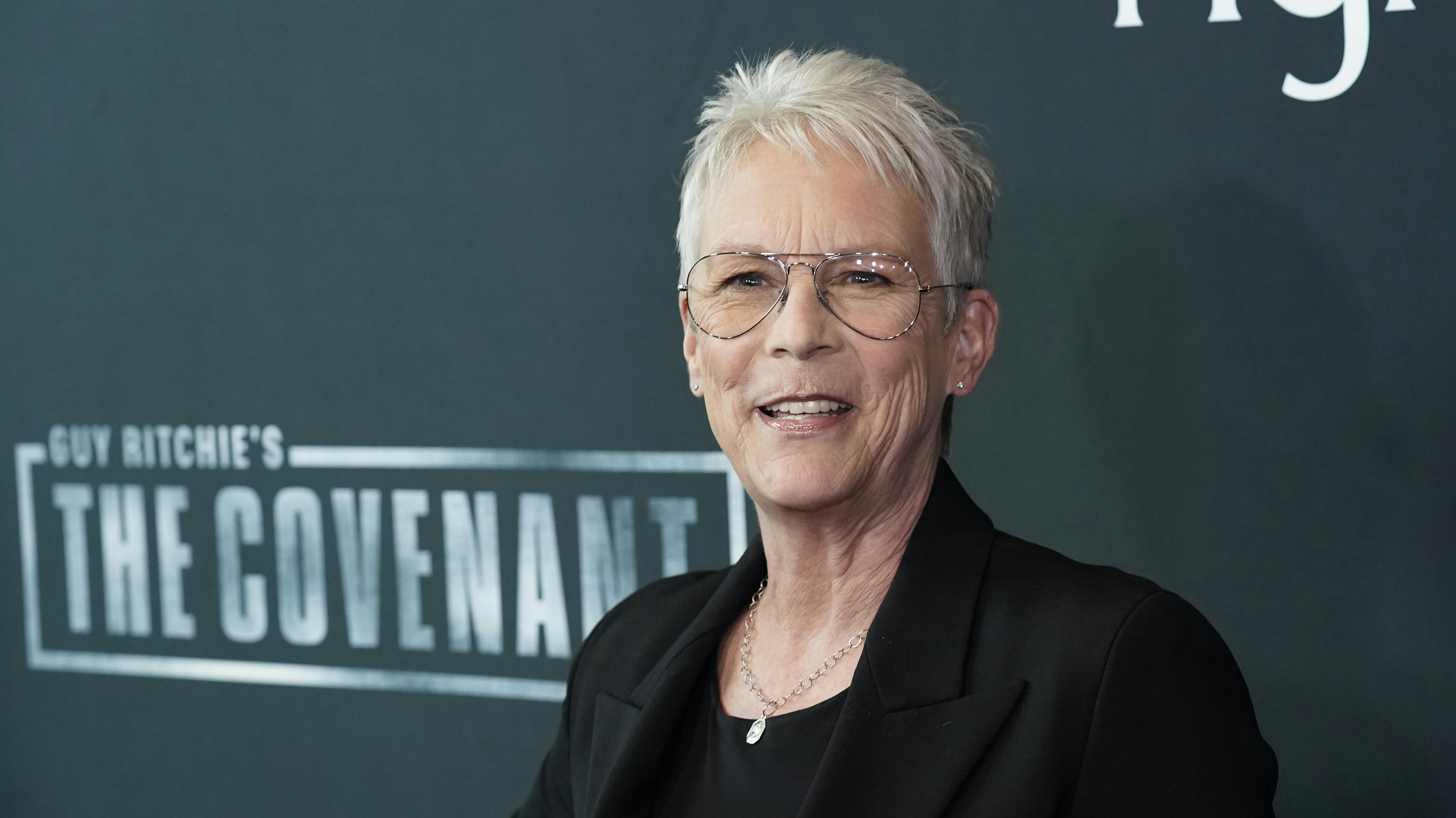 Jamie Lee Curtis til premieren på "The Covenant".