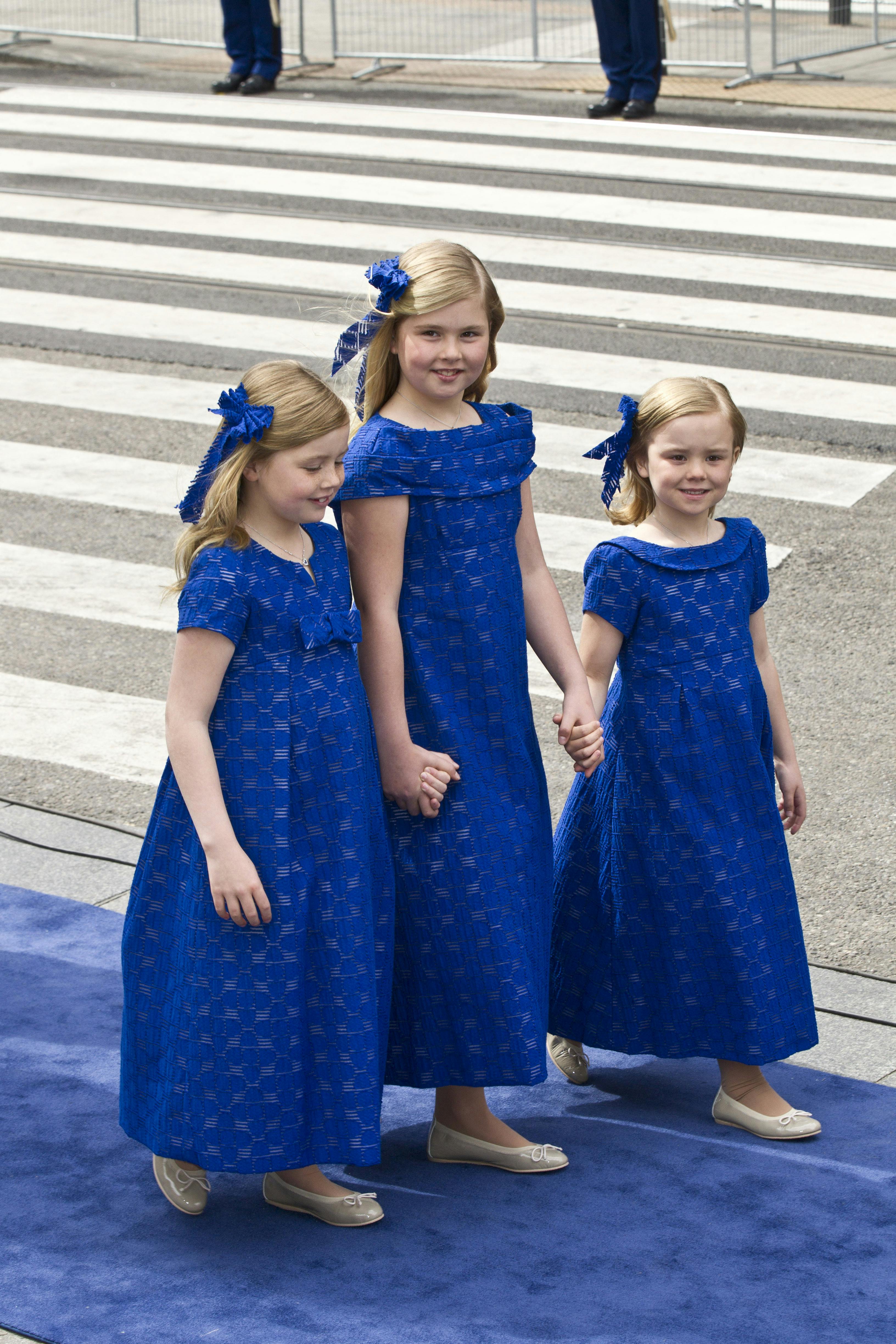 Prinsesse Alexia, prinsesse Amalia og prinsesse Ariane ved deres forældre kong Willem-Alexander og dronning Maximas kroning i 2013.&nbsp;
