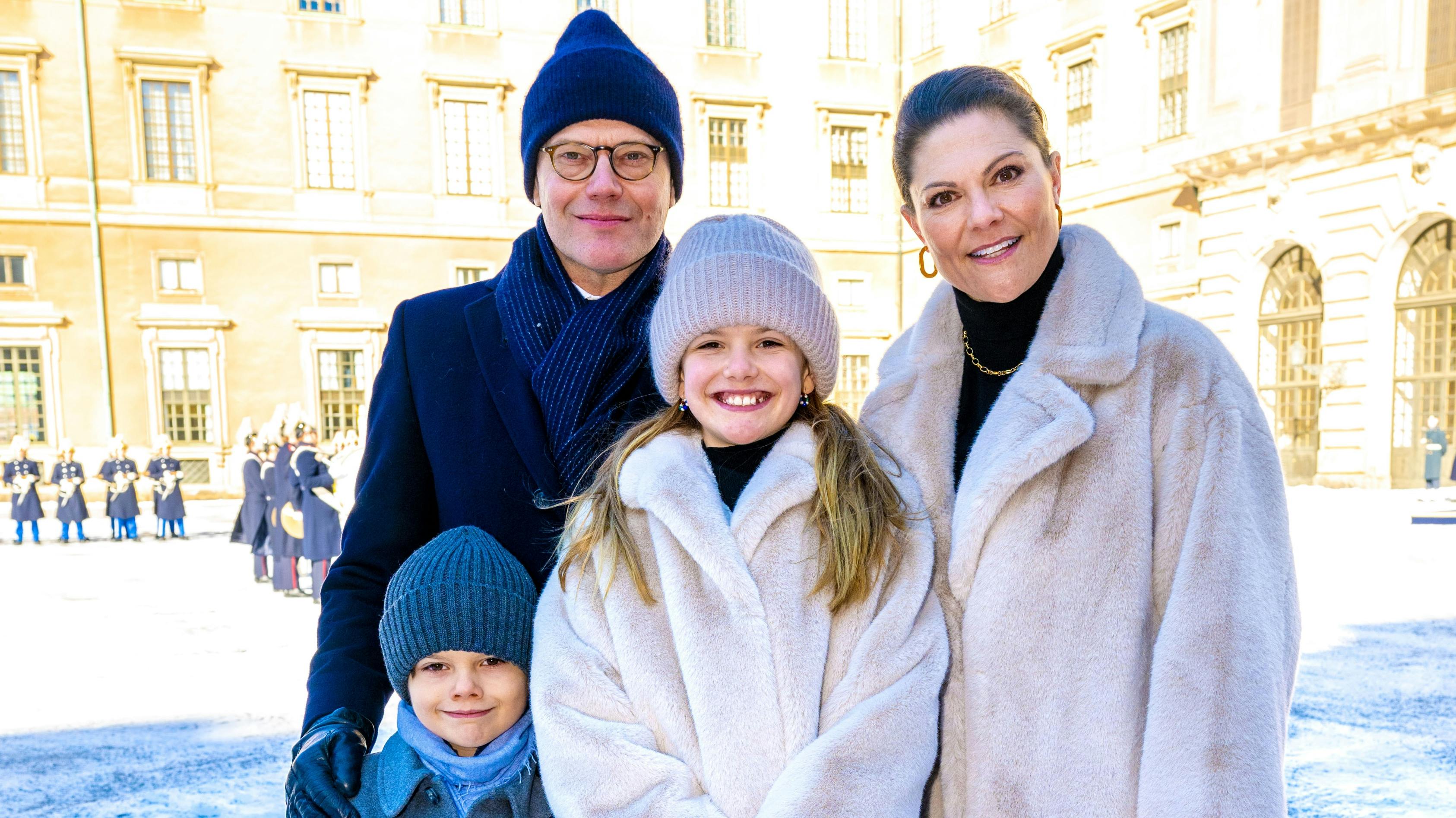 Prins Daniel og kronprinsesse Victoria med prins Oscar og prinsesse Estelle.