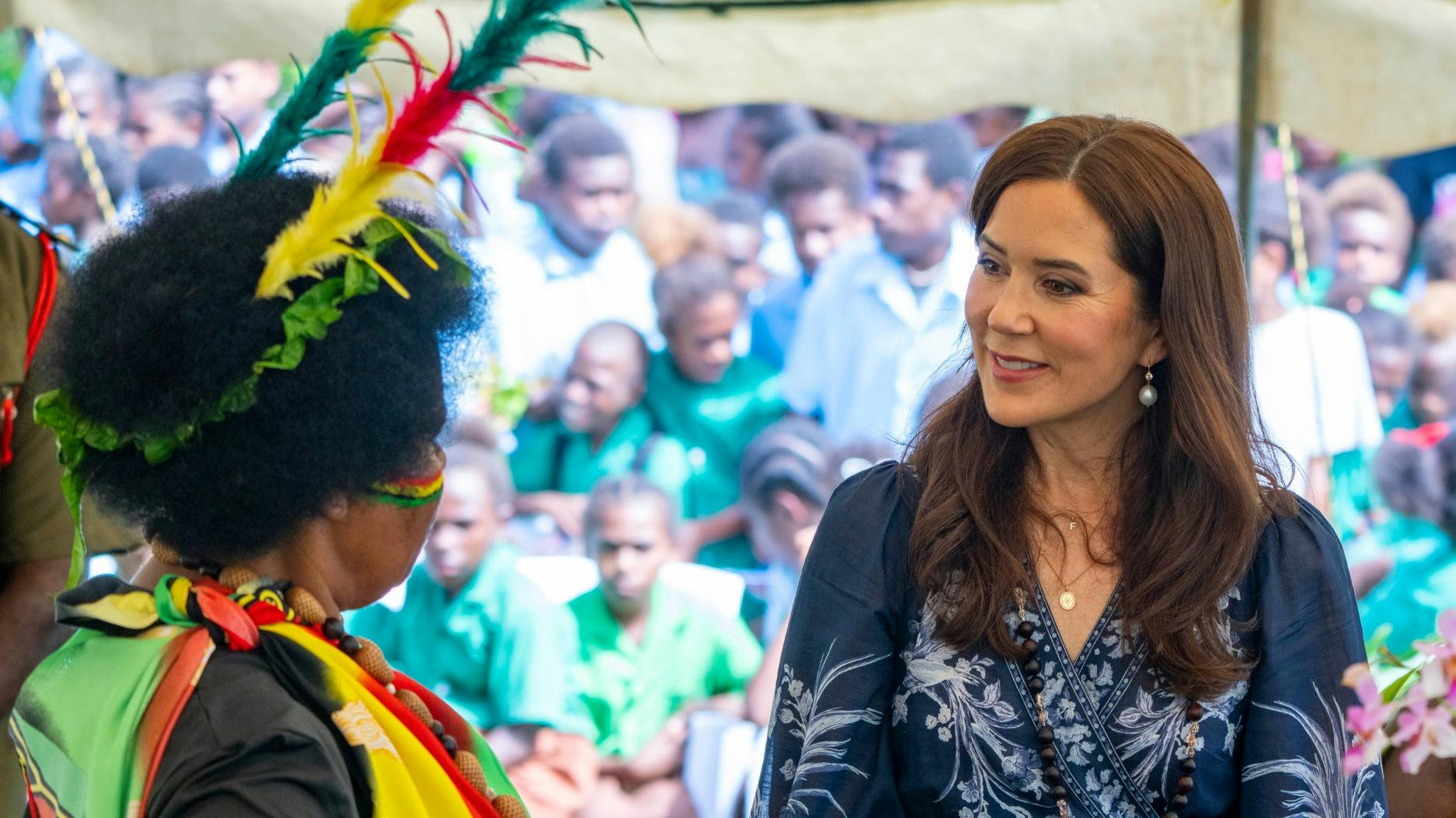 Kronprinsesse Mary købte noget særligt med hjem til sine døtre fra marked under besøg på&nbsp;Vanuatu i Stillehavet.
