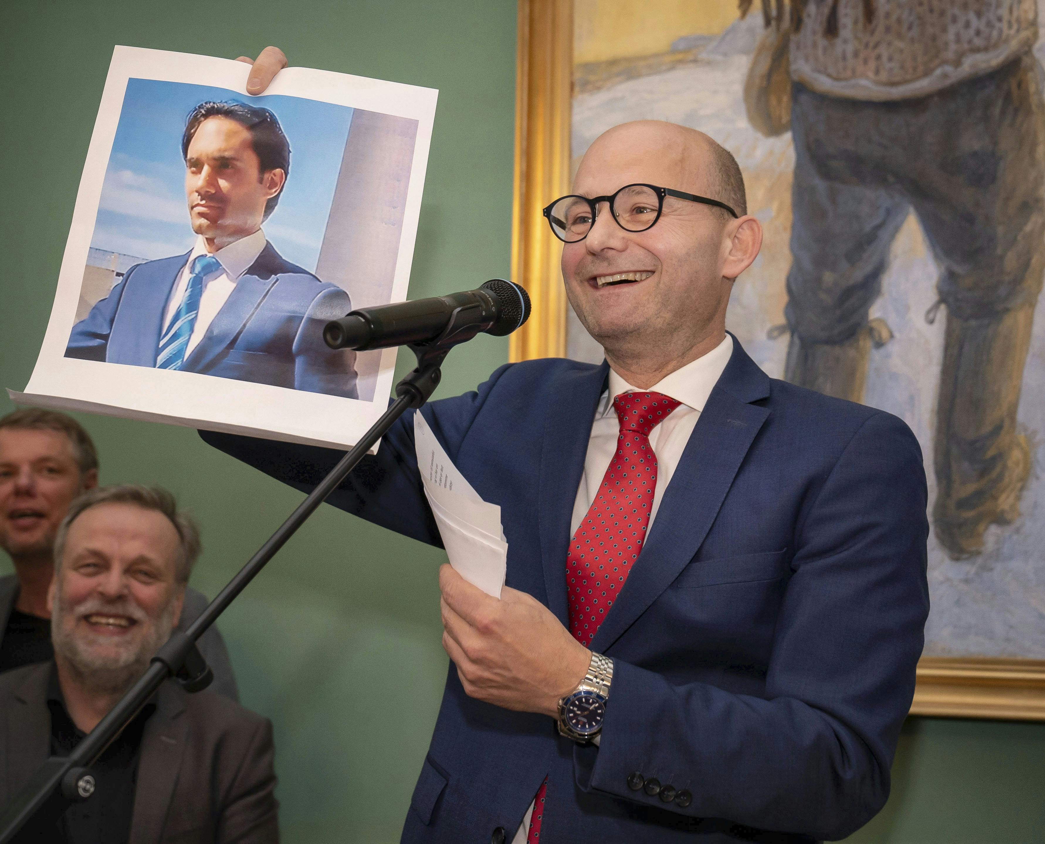 Søren Pape Poulsen fremviste et billede af den smukke Gustavo under sin tale. 