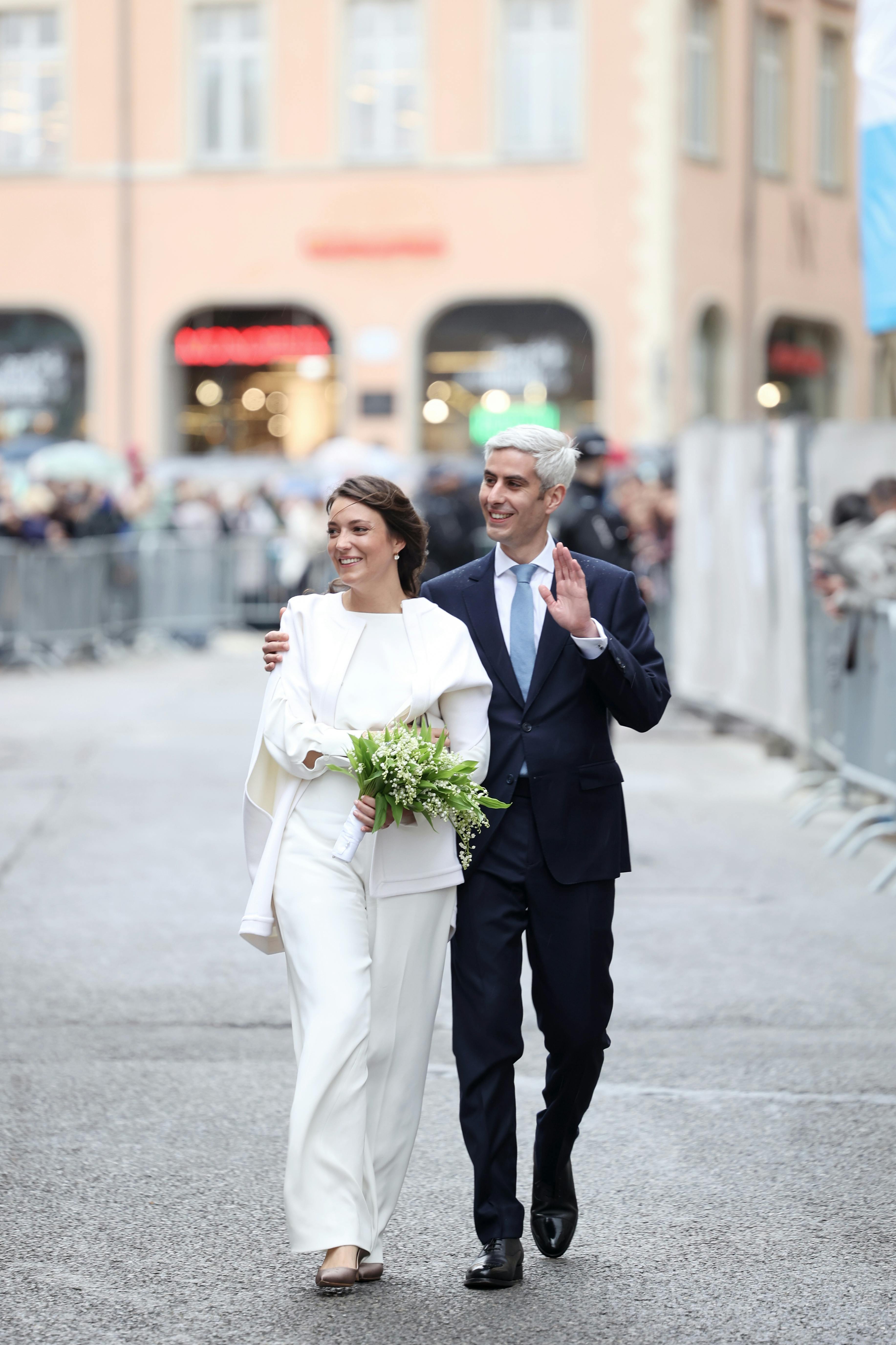 Prinsesse Alexandra og Nicolas Bagory efter vielsen på rådhuset. 