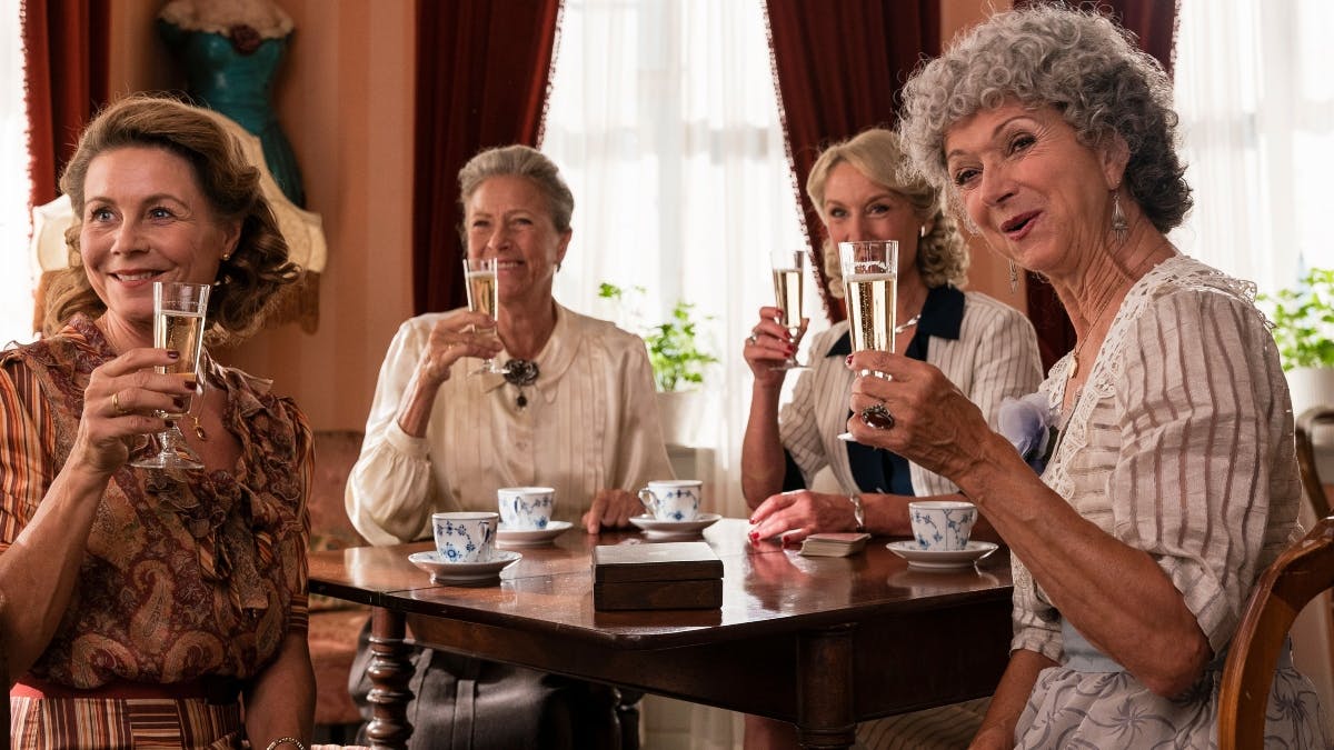 Fru Madsen, fru Fjeldsø, fru Frigh og Lydia. 