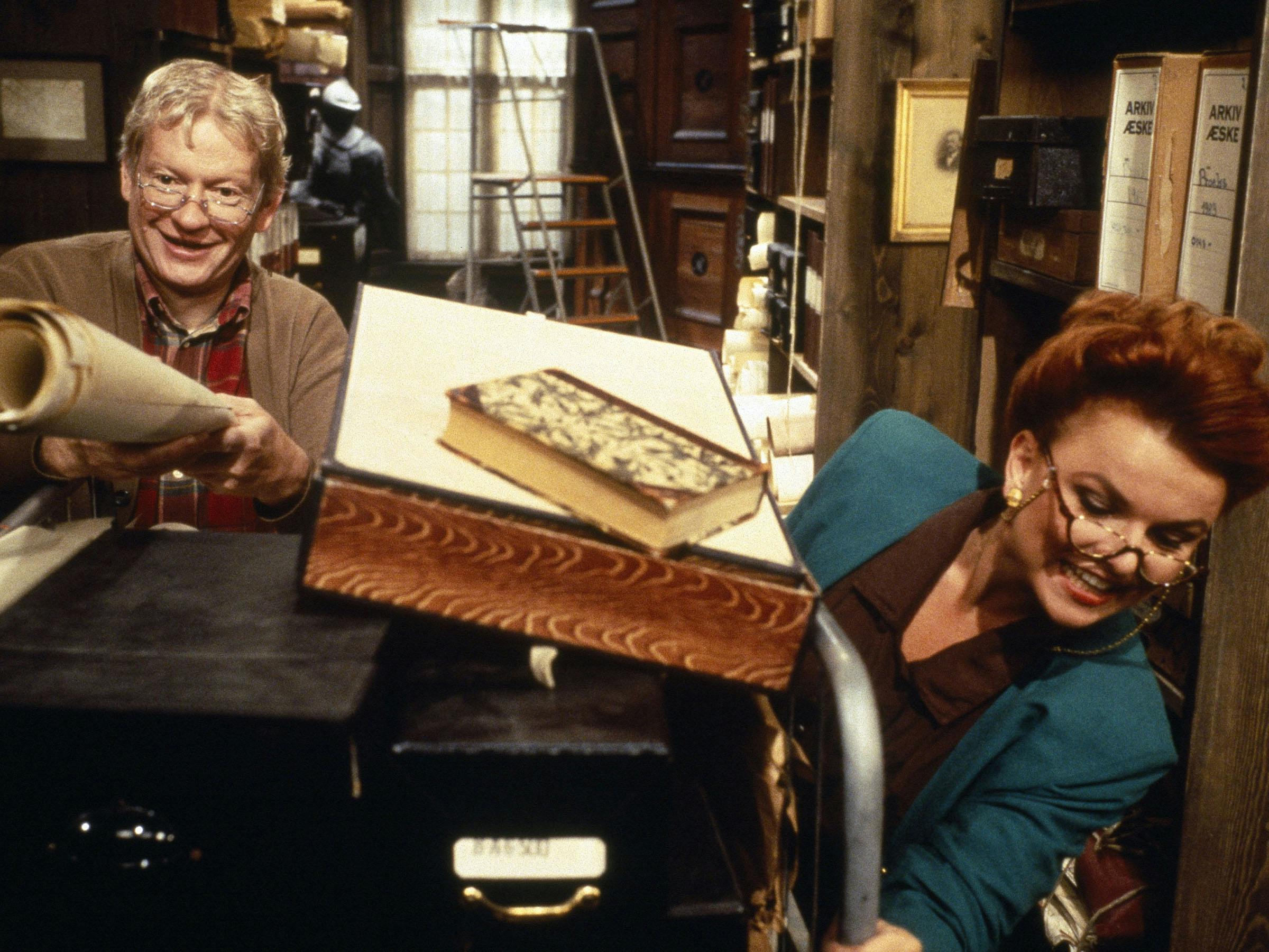 Siden 1990'erne har Bertramsen og Josefine Brahe huseret i Rigsarkivet ved juletid på TV 2. 