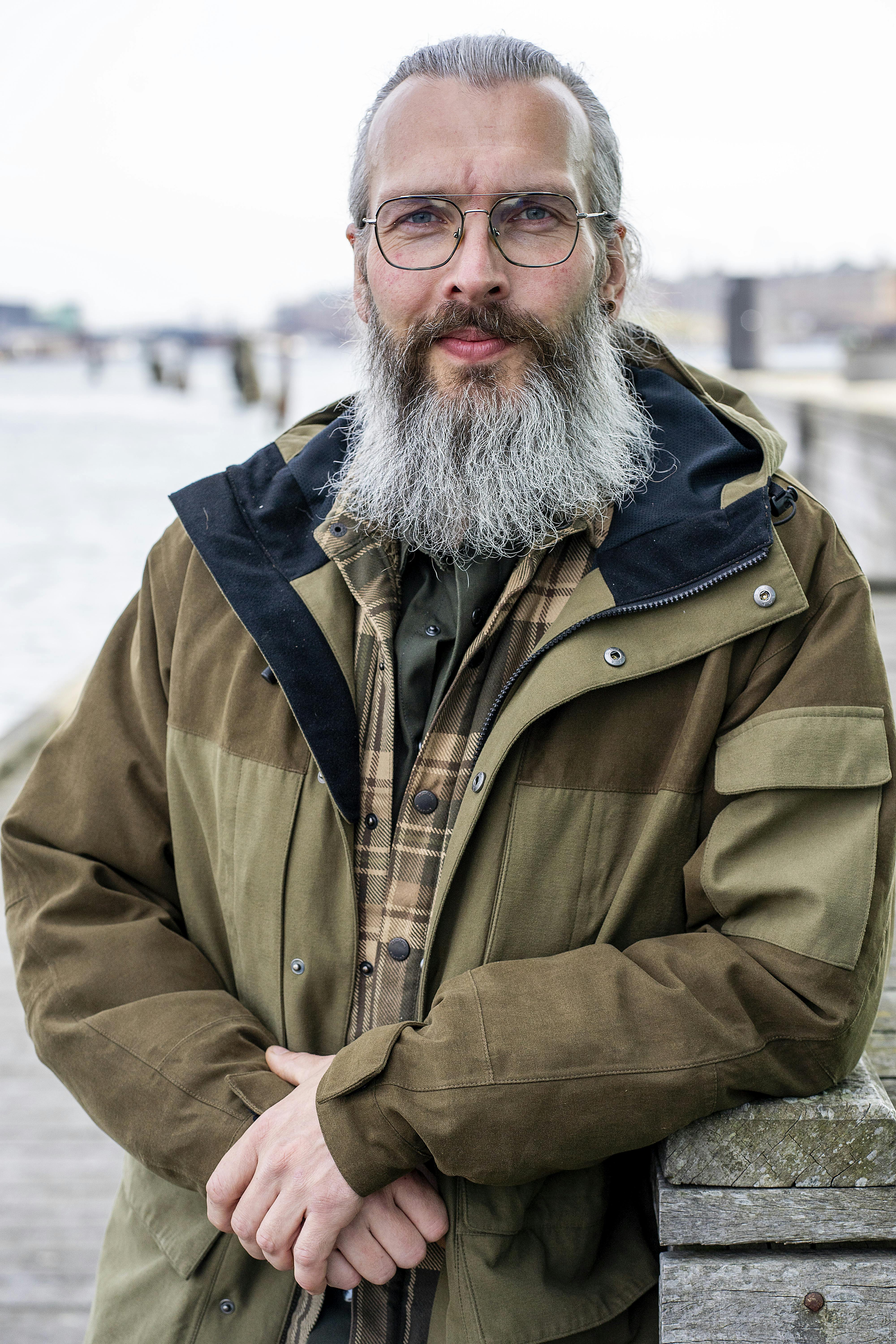 Christian Hjort arbejder til daglig som skov- og marketingansvarlig på et gods. 