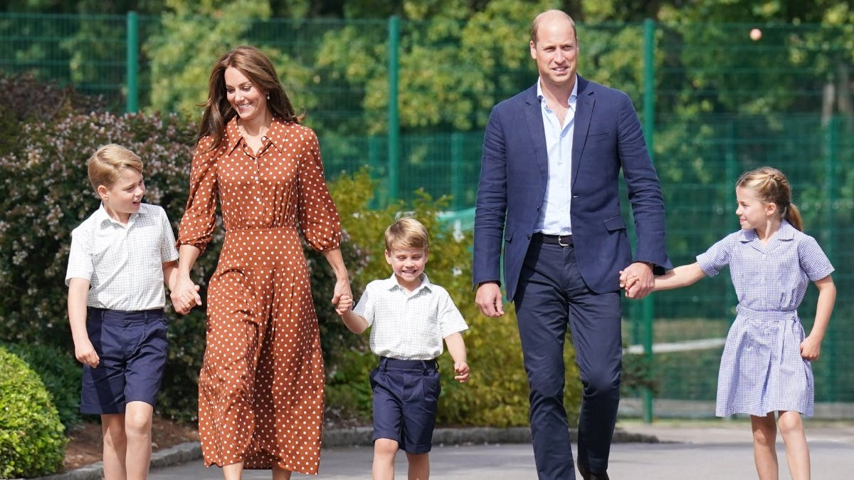 Prins William og prinsesse Catherine med deres tre børn, prins George, prins Louis og prinsesse Charlotte. 