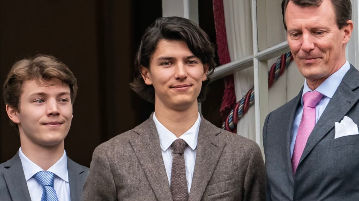 Grev Nikolai mellem sin lillebror grev Felix og far, prins Joachim. 