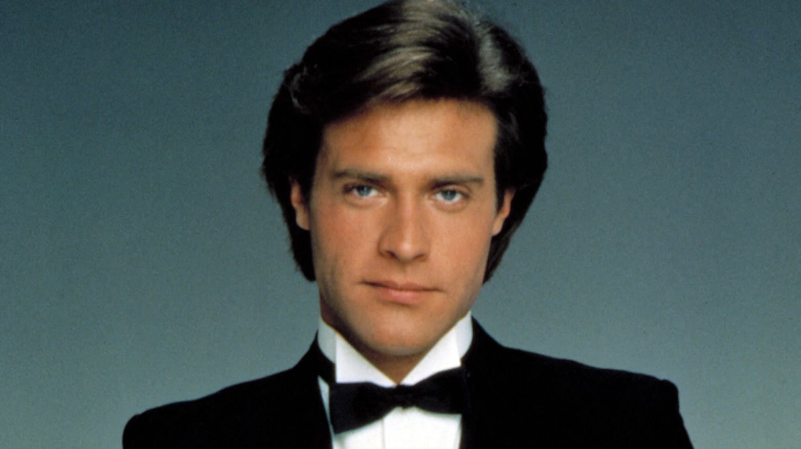 John James som Jeff Colby i "Dollars".