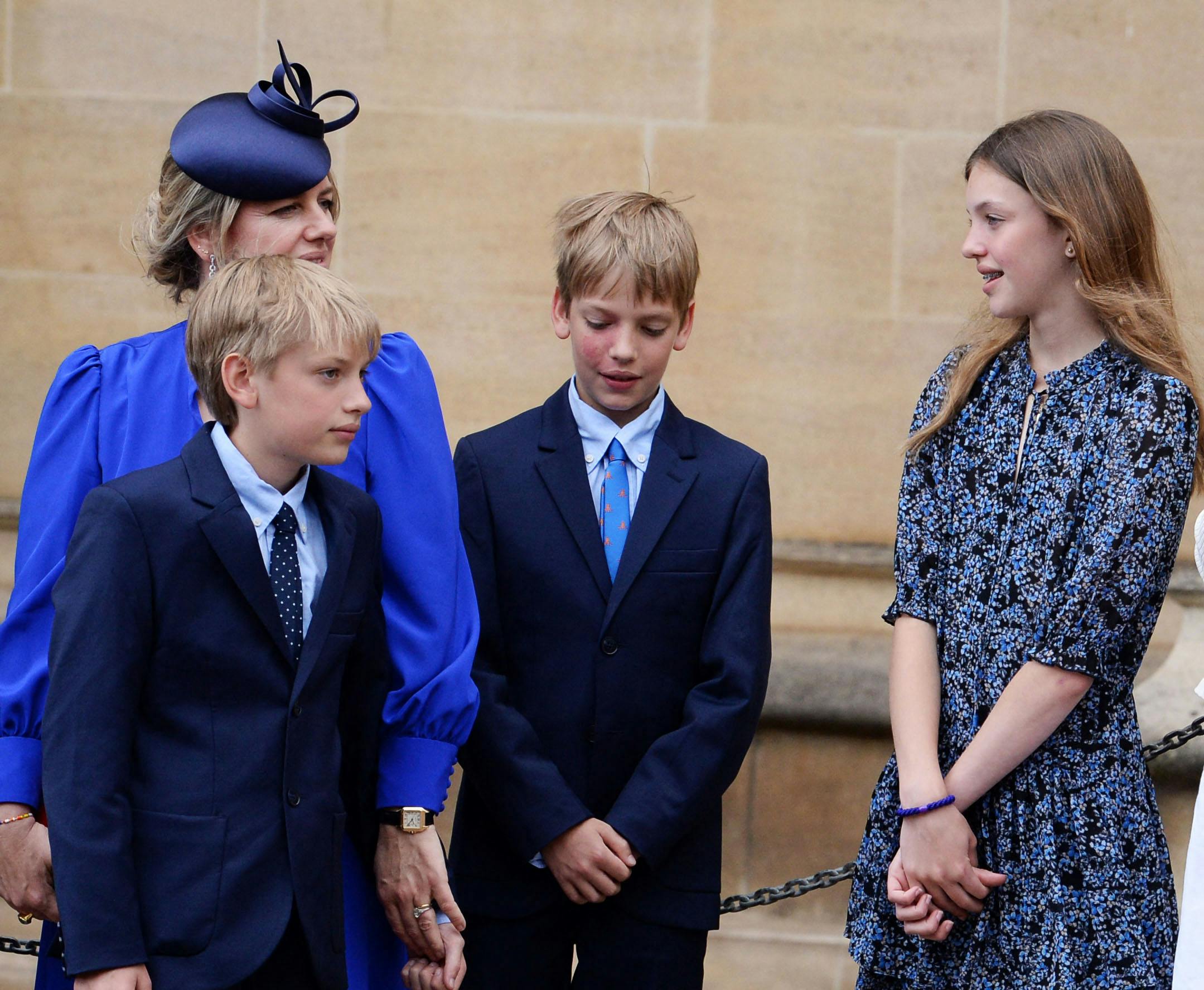 Tvillingerne Gus og Louis Lopes med deres storesøster, Eliza. Billedet er taget sidste år. 