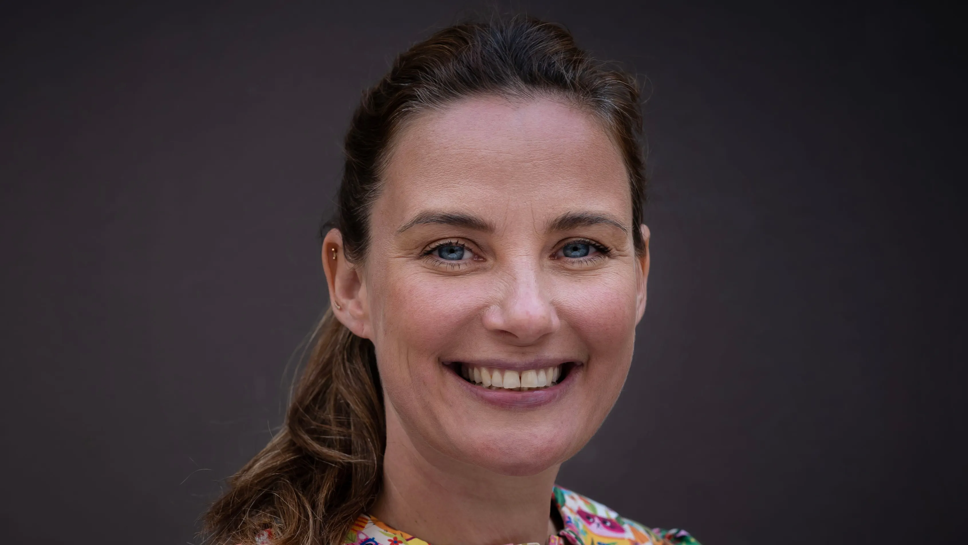 Sofie Østergaard i ny bog: Hjælp til unge, der flytter hjemmefra ...