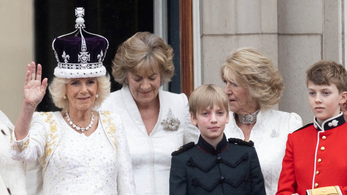 Dronning Camilla og de to kvinder, der fulgte hende hele dagen.