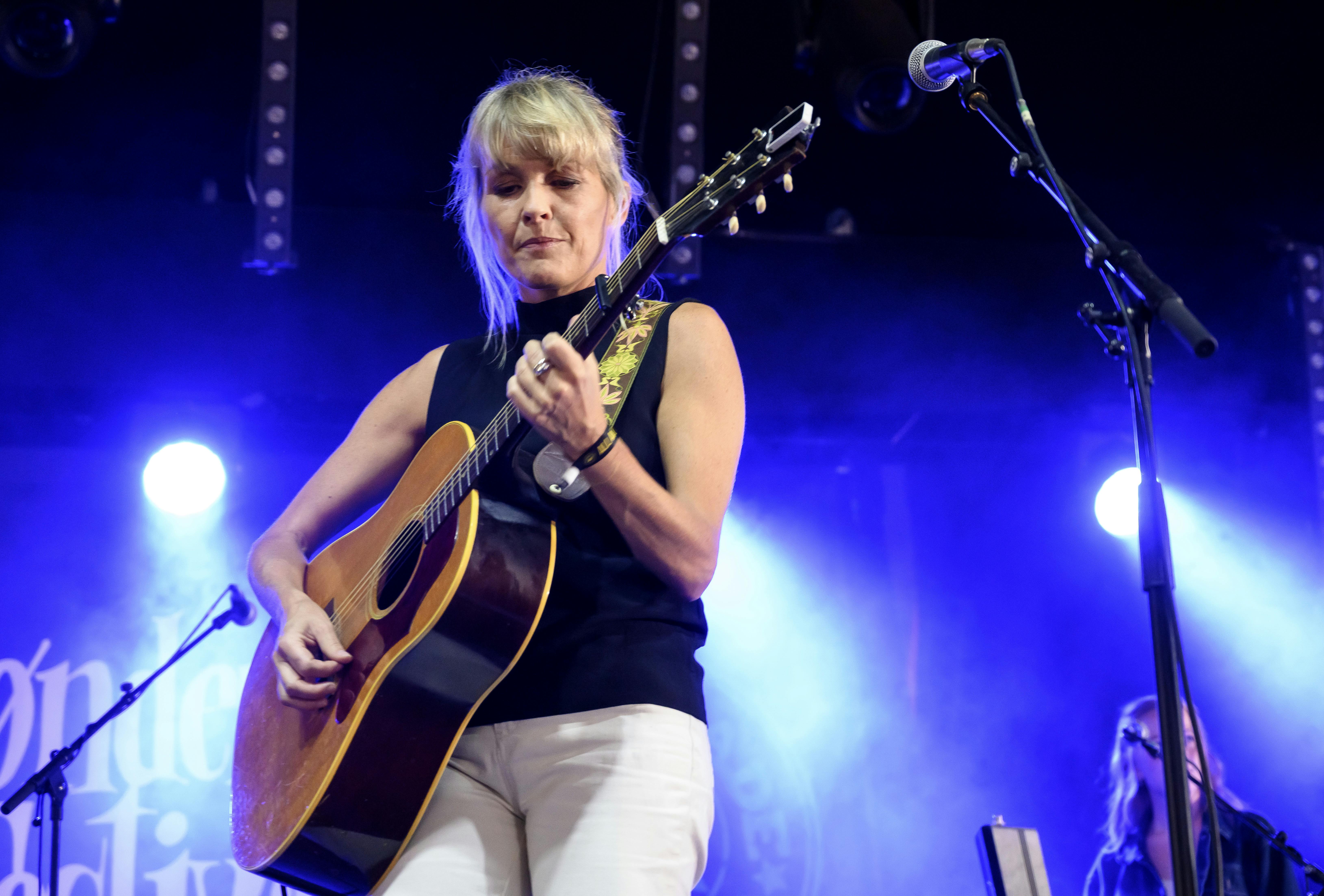 Signe Svendsen på scenen til Tønder Festival i august 2022.