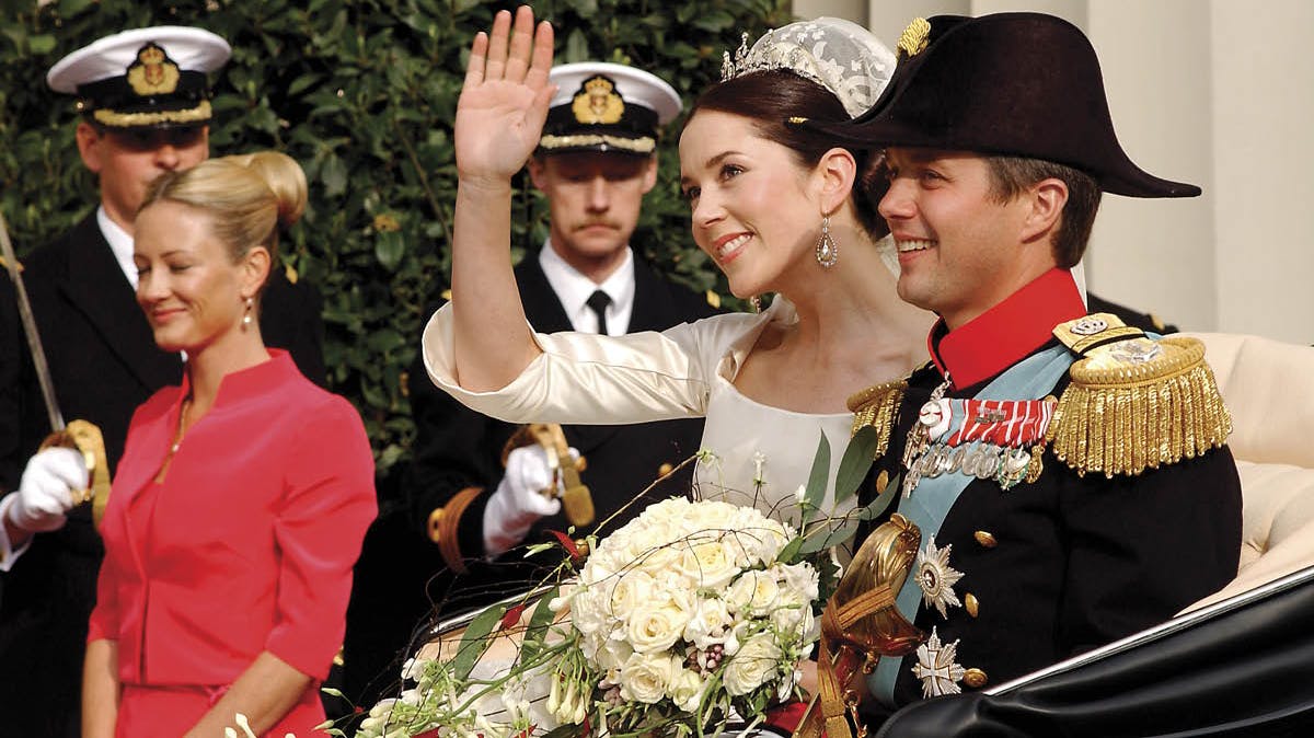 Kronprinsesse Mary og kronprins Frederik på bryllupsdagen i 2004.
