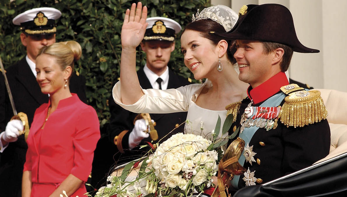 Kronprinsesse Mary og kronprins Frederik på bryllupsdagen i 2004.