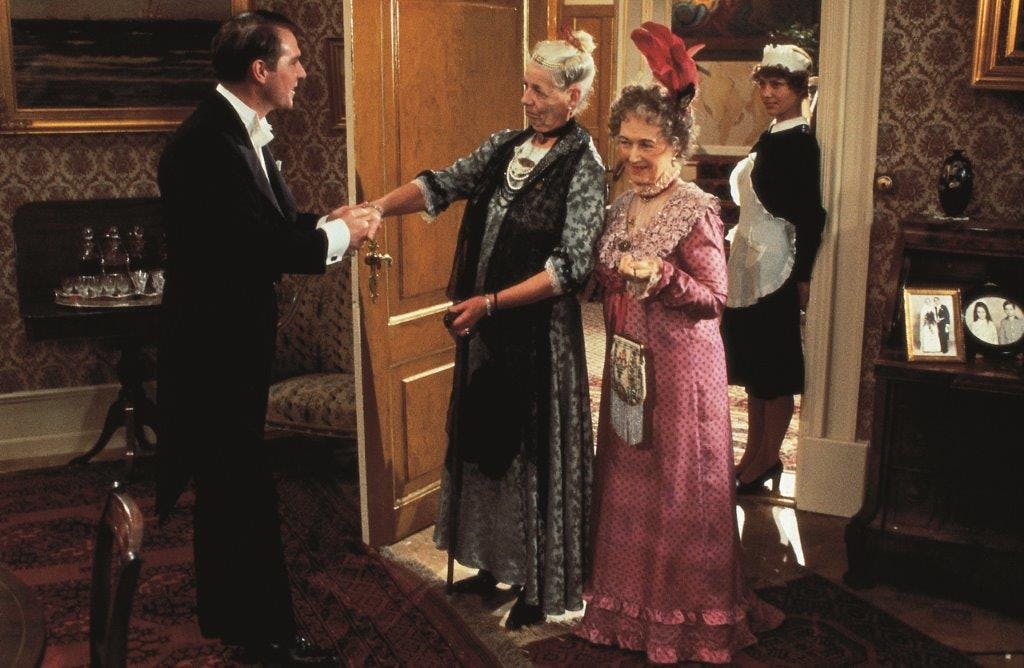 Fru Fernando Møhge og Misse blev spillet af henholdsvis Karen Berg og Karin Nellemose. 