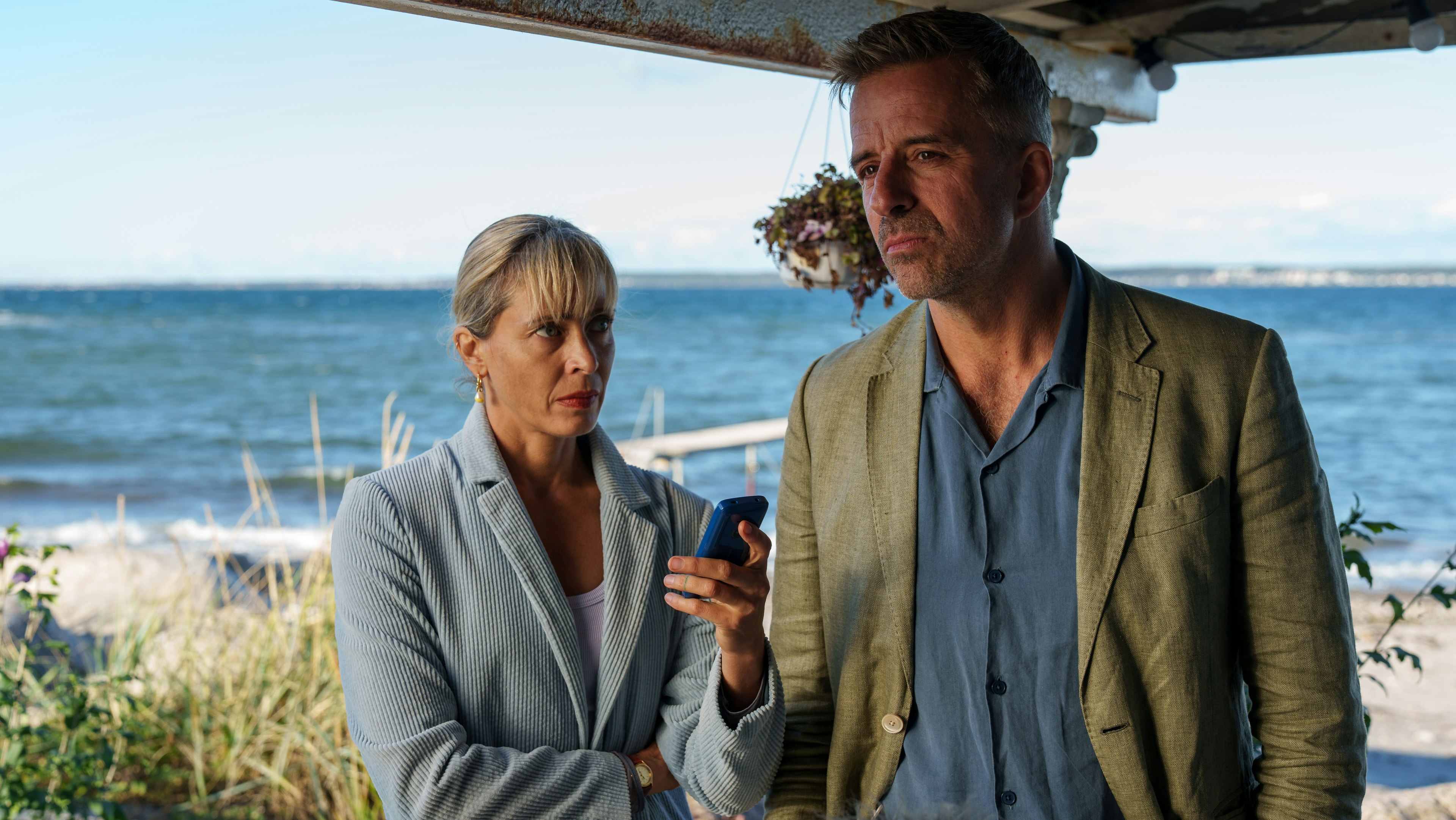 Laura Drasbæk og André Babikian som Marianne og Flemming i "Sommerdahl". 