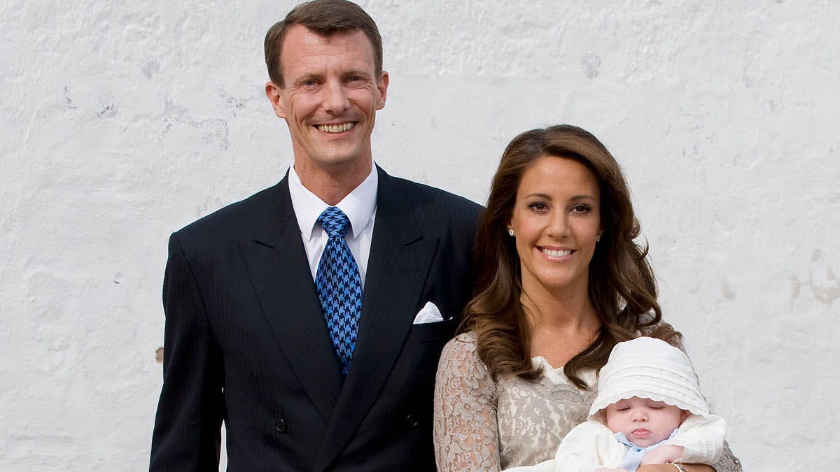 Prins Joachim og prinsesse Marie med deres lille Henrik ved dåben. 